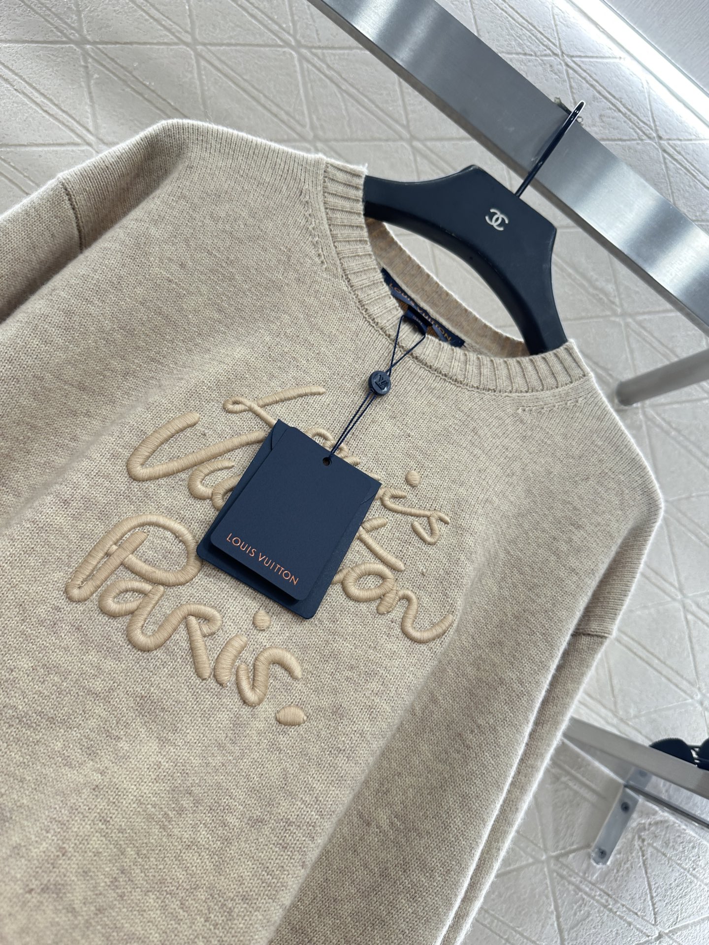 ♥Louis vuitto*♥2025新品上架 简约字母套头毛衣定制YB羊绒羊毛纱线织造，质感高级，舒适