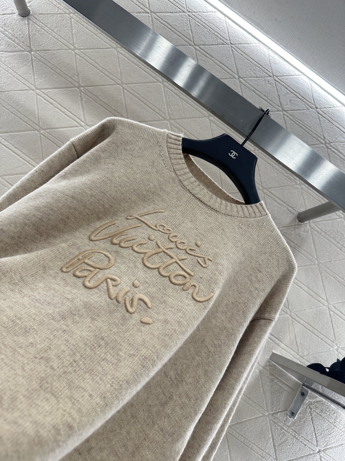 ♥Louis vuitto*♥2025新品上架 简约字母套头毛衣定制YB羊绒羊毛纱线织造，质感高级，舒适