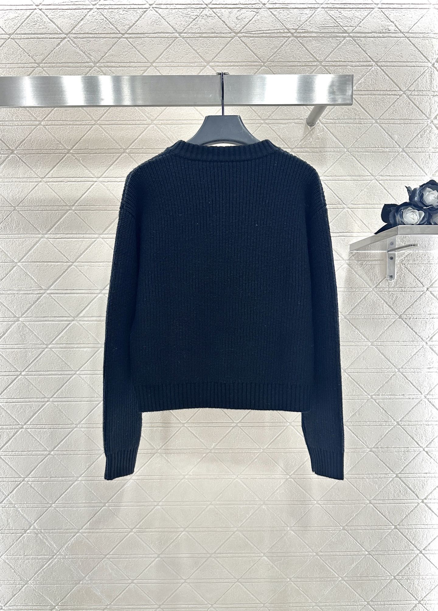 ♥Louis vuitto*♥2025新品上架 圆领蝴蝶结系带素色针织开衫定制YB羊毛纱线织造，质感细腻