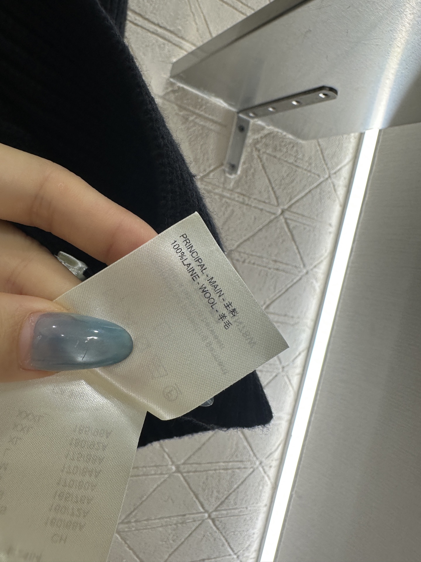 ♥Louis vuitto*♥2025新品上架 圆领蝴蝶结系带素色针织开衫定制YB羊毛纱线织造，质感细腻