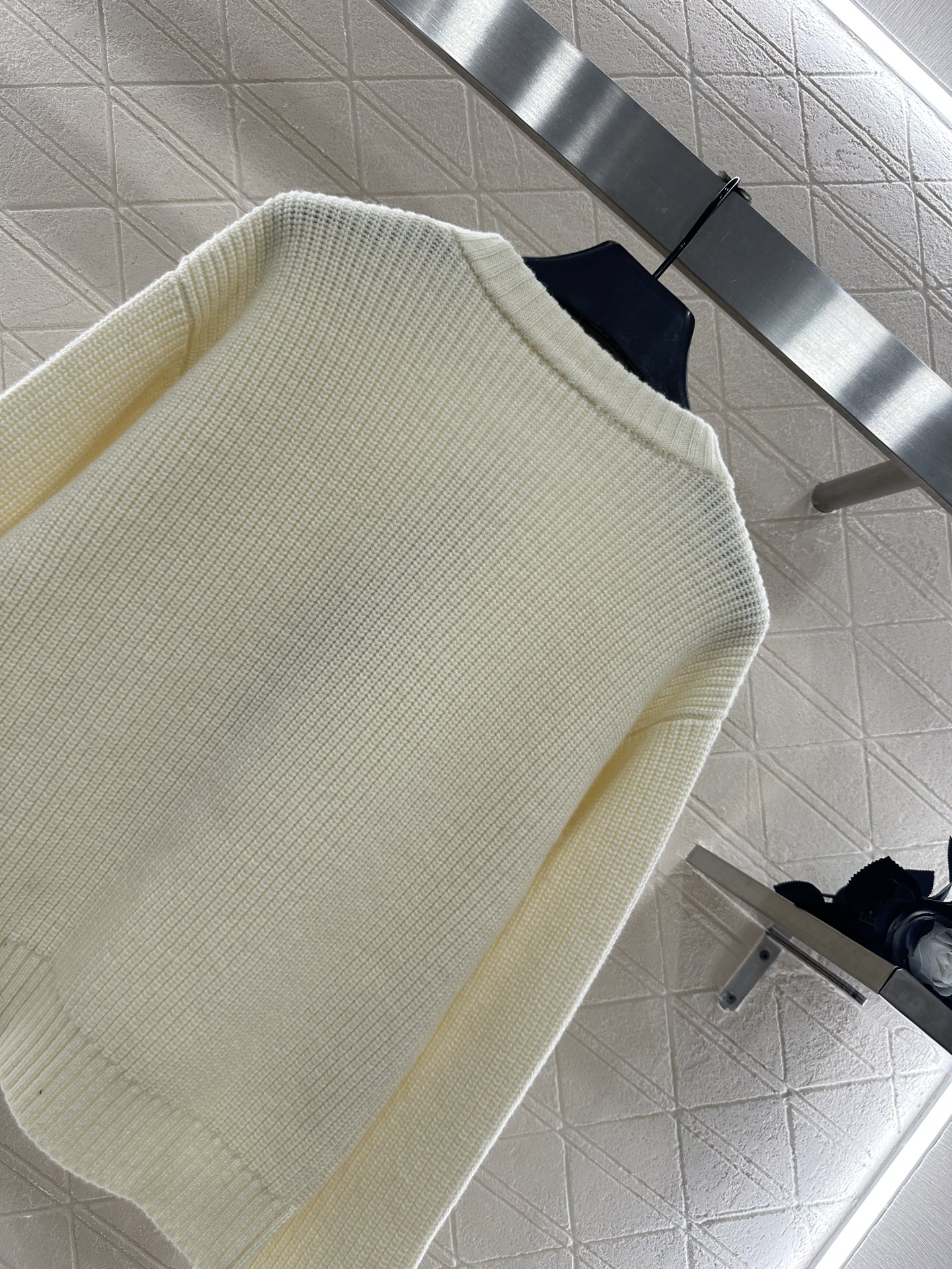 ♥Louis vuitto*♥2025新品上架 圆领蝴蝶结系带素色针织开衫定制YB羊毛纱线织造，质感细腻