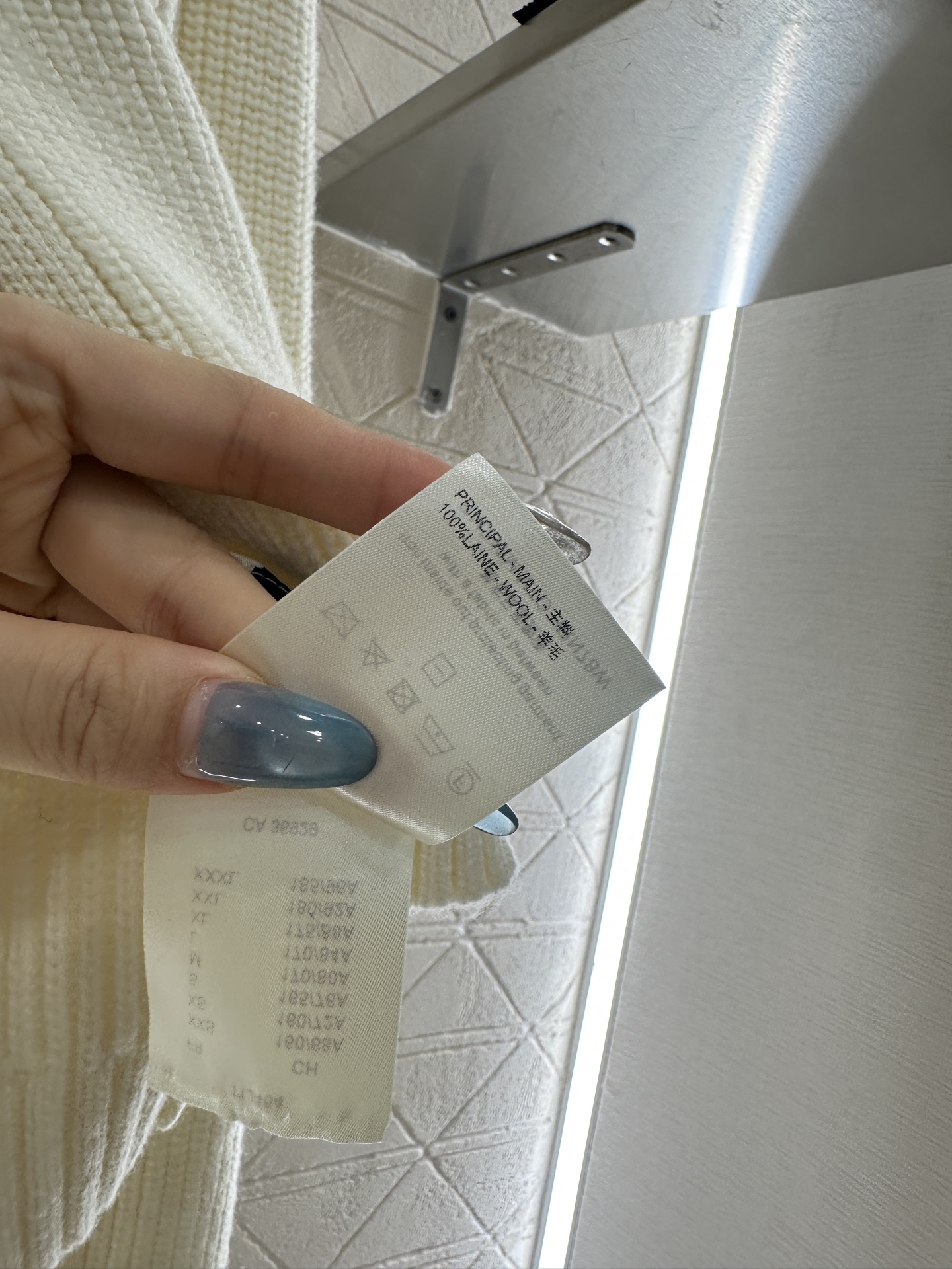 ♥Louis vuitto*♥2025新品上架 圆领蝴蝶结系带素色针织开衫定制YB羊毛纱线织造，质感细腻