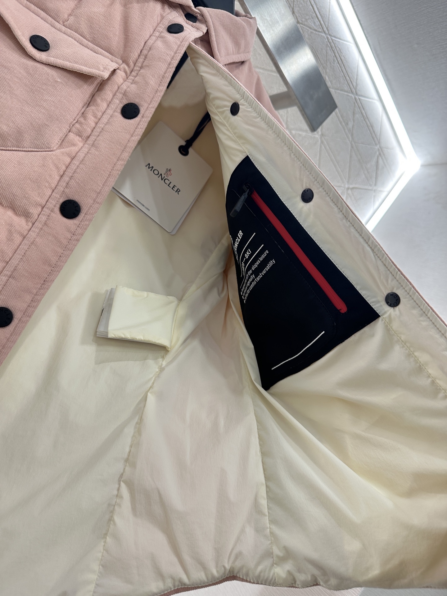 ♥Moncle*♥2025新品上架对称口袋翻领棉服灯芯绒外套定制YB进口灯芯绒材质,品相还原,质感高级,