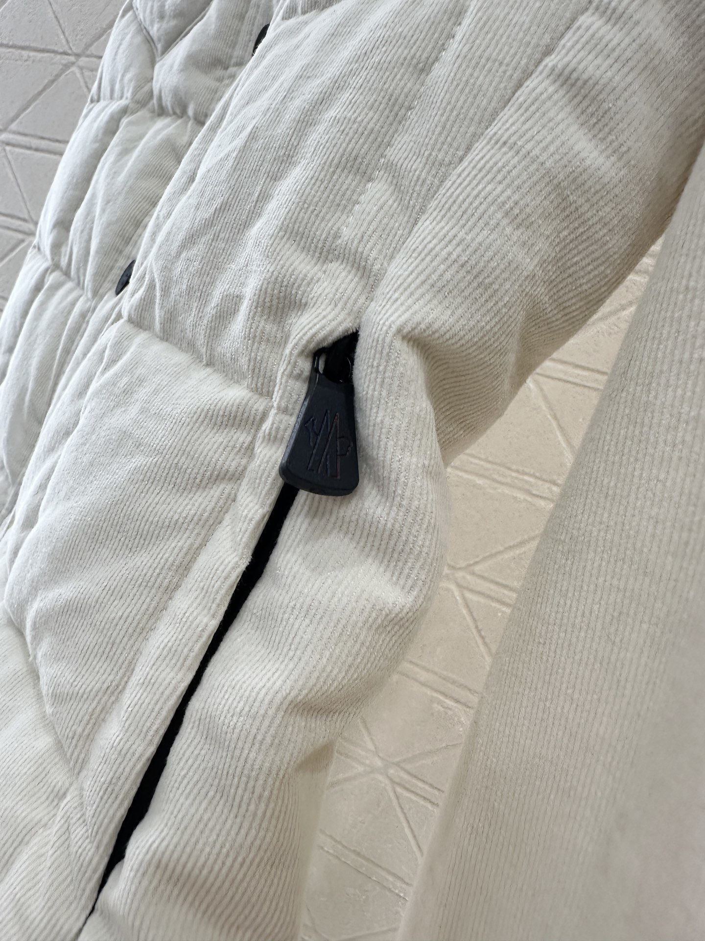 ♥Moncle*♥2025新品上架对称口袋翻领棉服灯芯绒外套定制YB进口灯芯绒材质,品相还原,质感高级,