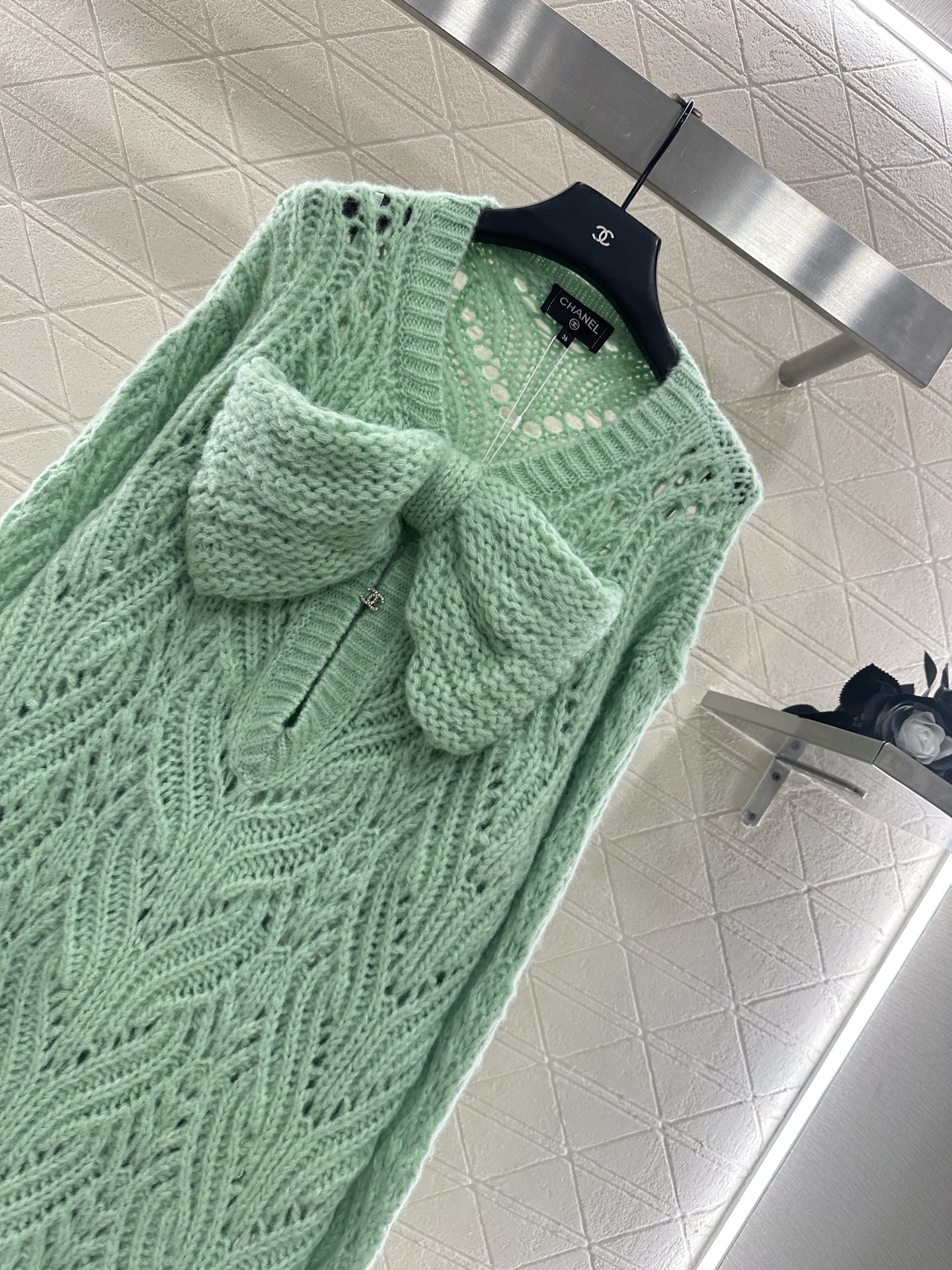 ♥Chane*♥2025新品上架 蝴蝶结镂空针织裙定制YB羊绒纱线织造，穿搭舒适，柔软细腻，针织连衣裙剪