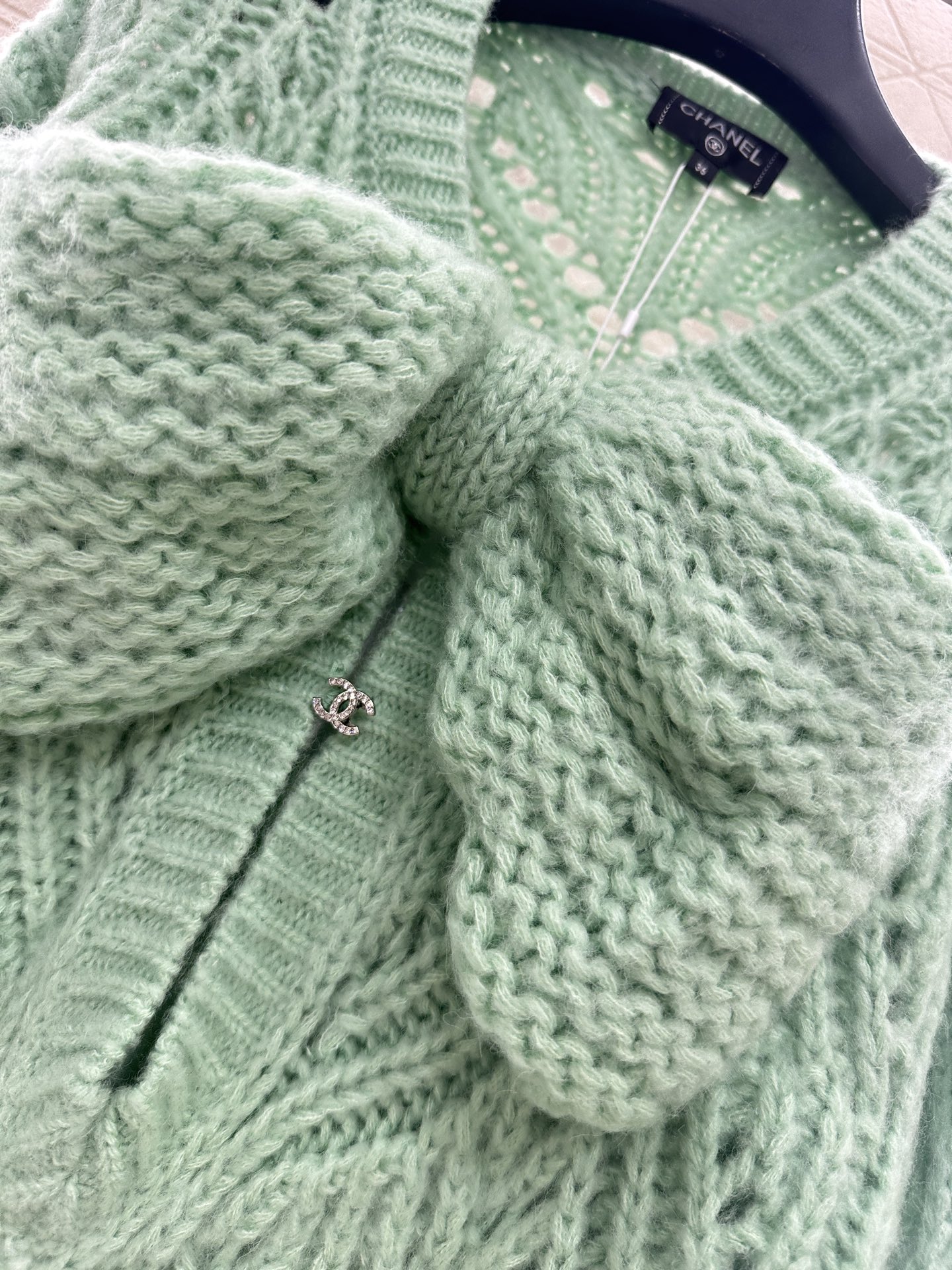 ♥Chane*♥2025新品上架 蝴蝶结镂空针织裙定制YB羊绒纱线织造，穿搭舒适，柔软细腻，针织连衣裙剪