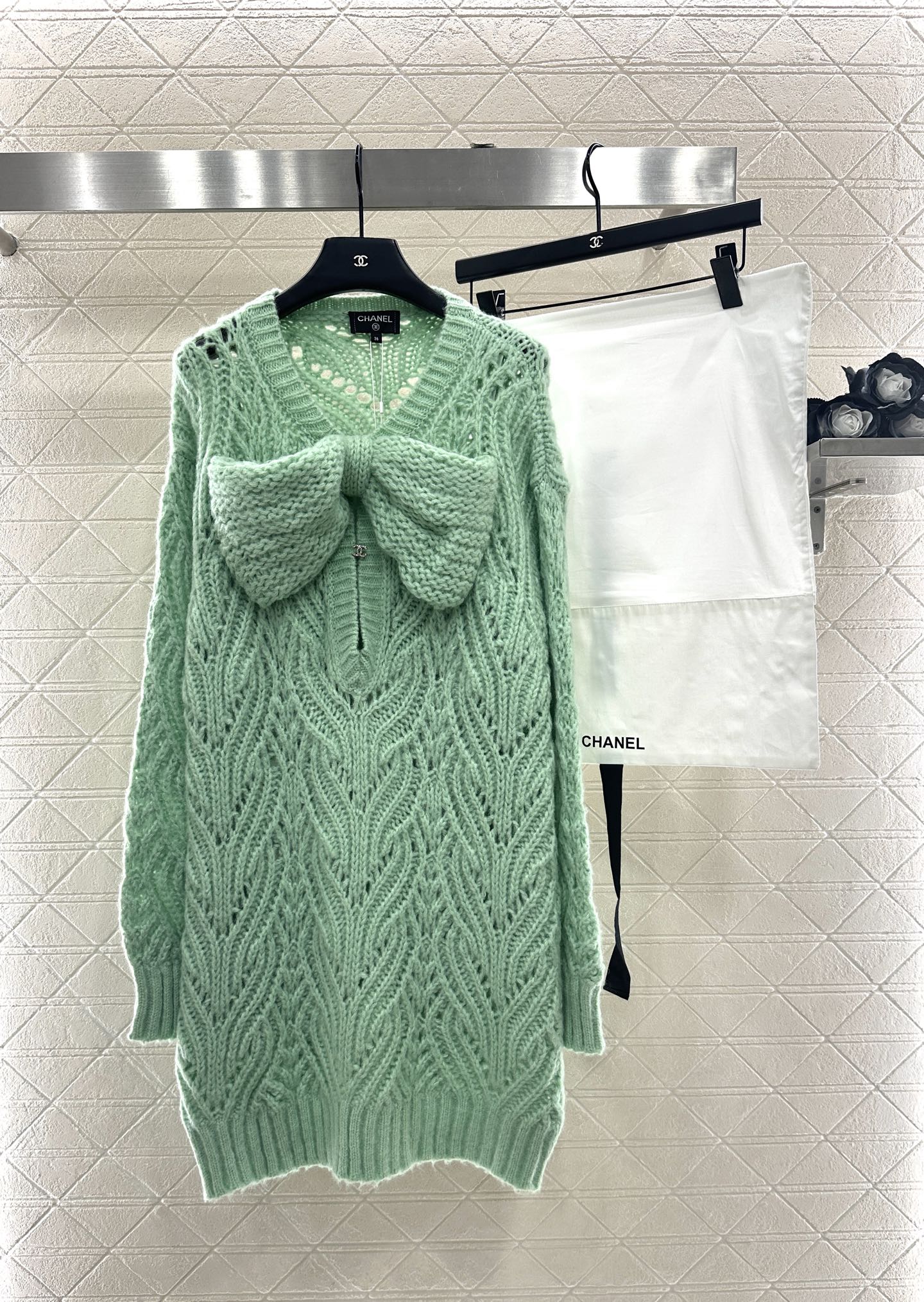 ♥Chane*♥2025新品上架 蝴蝶结镂空针织裙定制YB羊绒纱线织造，穿搭舒适，柔软细腻，针织连衣裙剪