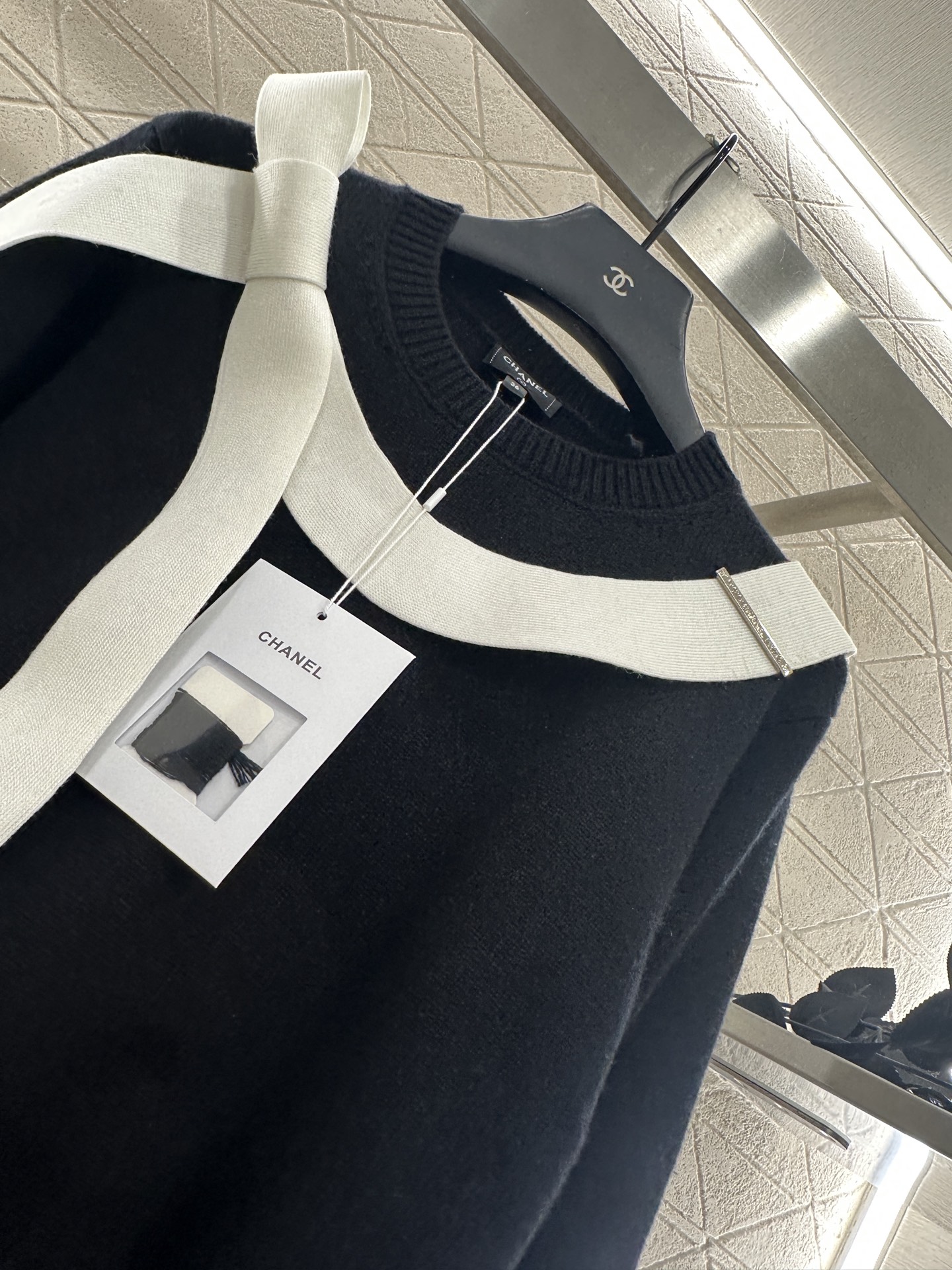 ♥Chane*♥2025新品上架 套头蝴蝶结针织毛衣定制YB羊绒纱线织造，质感高级，舒适柔软，圆领针织套