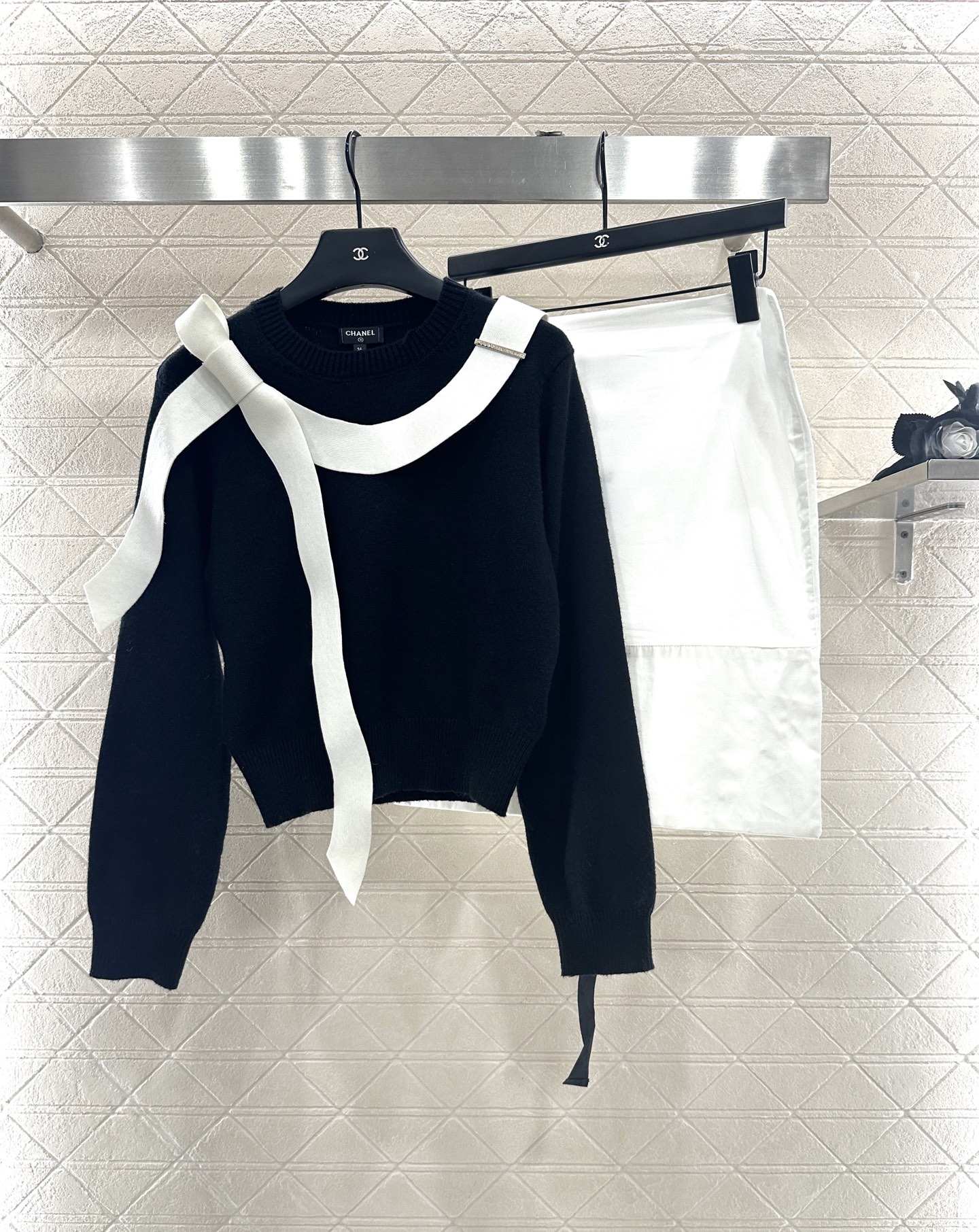 ♥Chane*♥2025新品上架 套头蝴蝶结针织毛衣定制YB羊绒纱线织造，质感高级，舒适柔软，圆领针织套