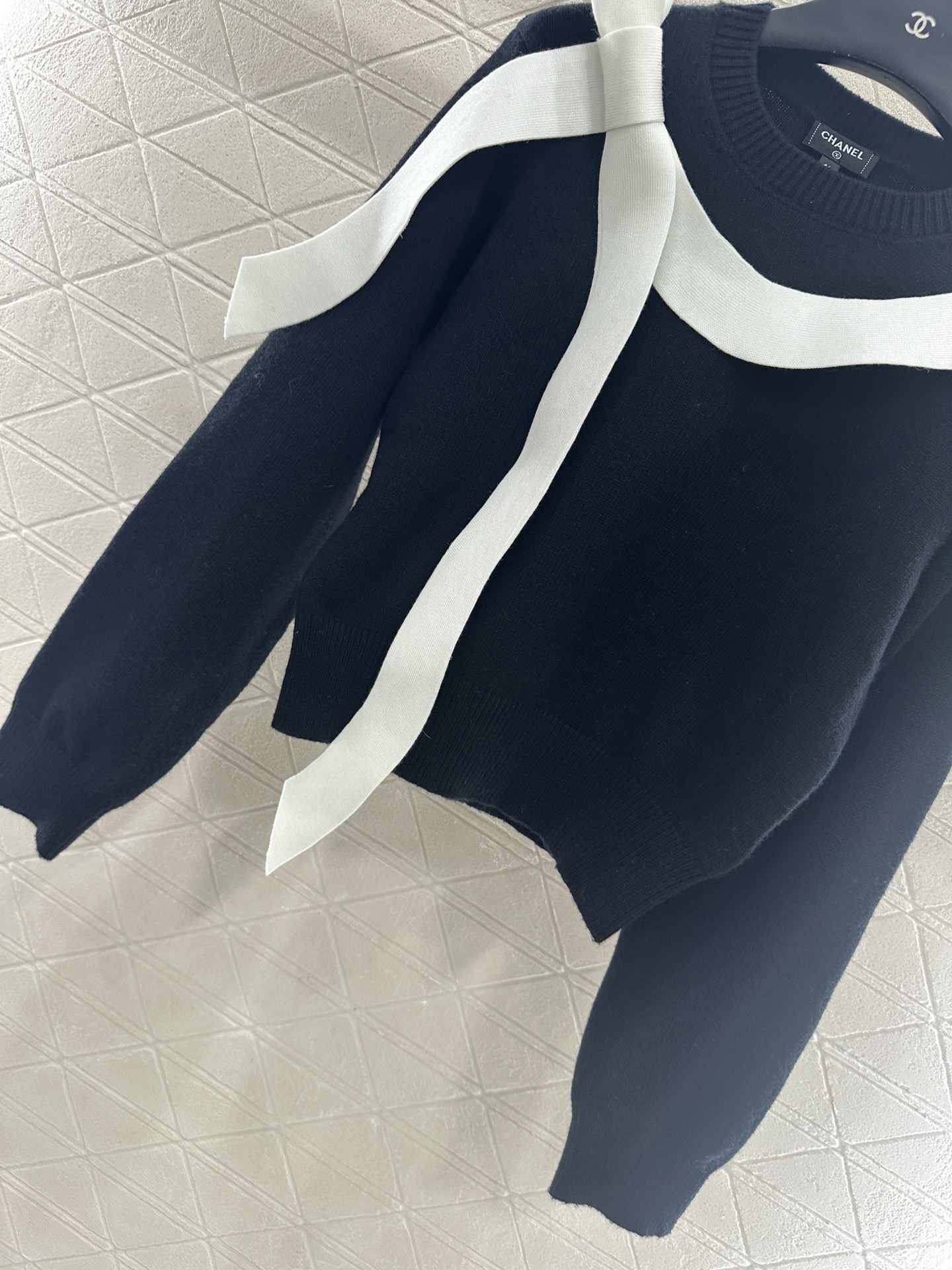 ♥Chane*♥2025新品上架 套头蝴蝶结针织毛衣定制YB羊绒纱线织造，质感高级，舒适柔软，圆领针织套