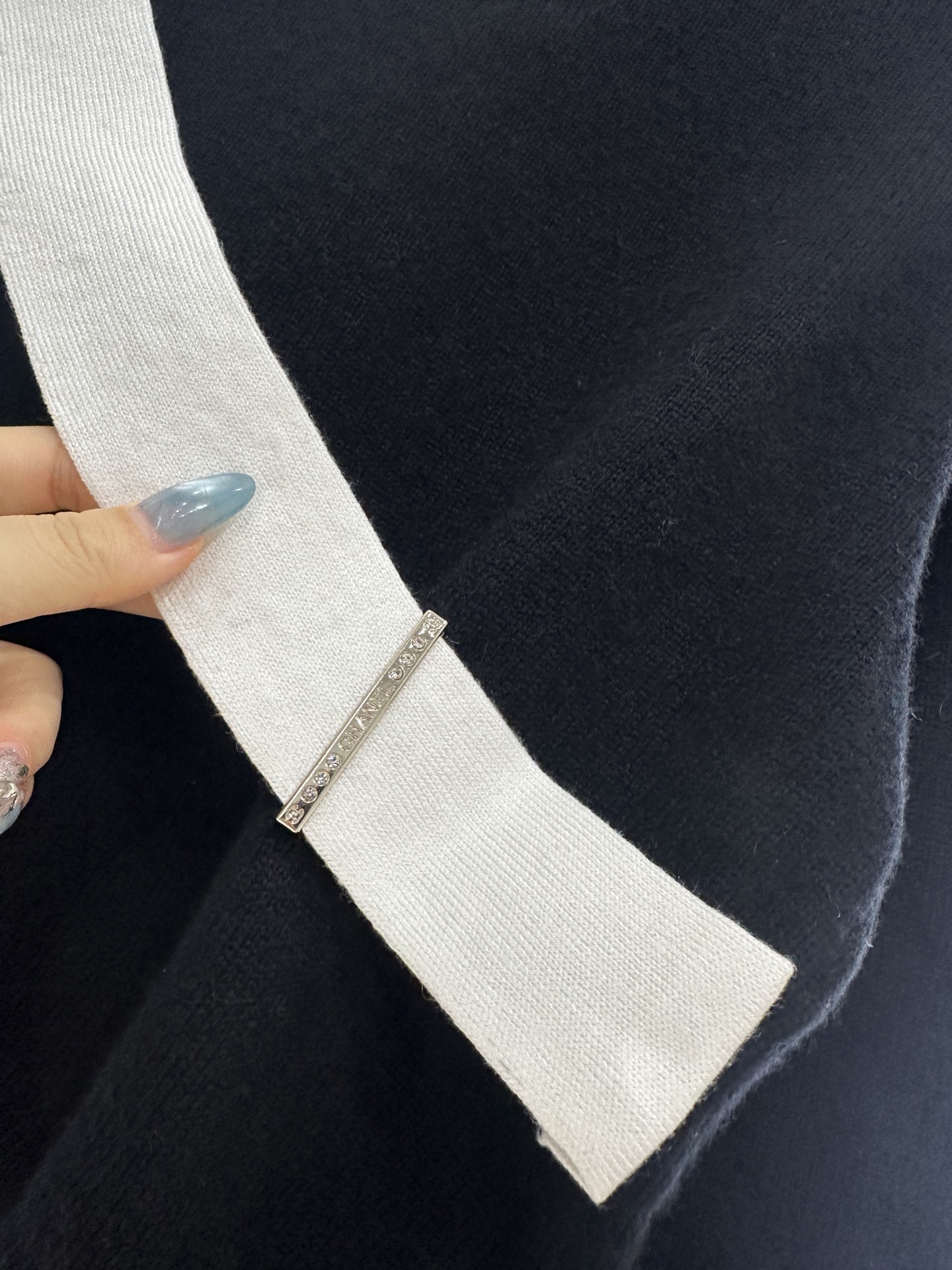 ♥Chane*♥2025新品上架 套头蝴蝶结针织毛衣定制YB羊绒纱线织造，质感高级，舒适柔软，圆领针织套