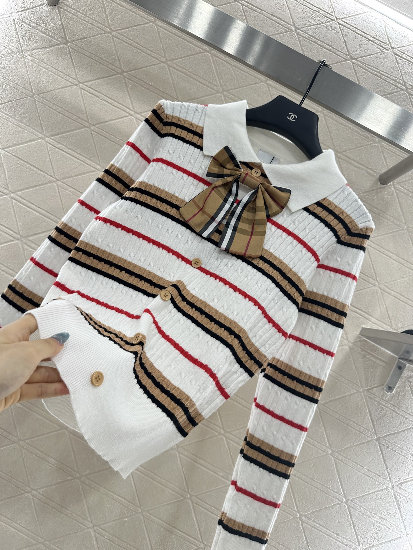 ♥BBR*♥2025新品上架 翻领蝴蝶结格纹开衫定制YB羊毛纱线织造，细腻柔软，弹力十足，翻领针织开衫毛