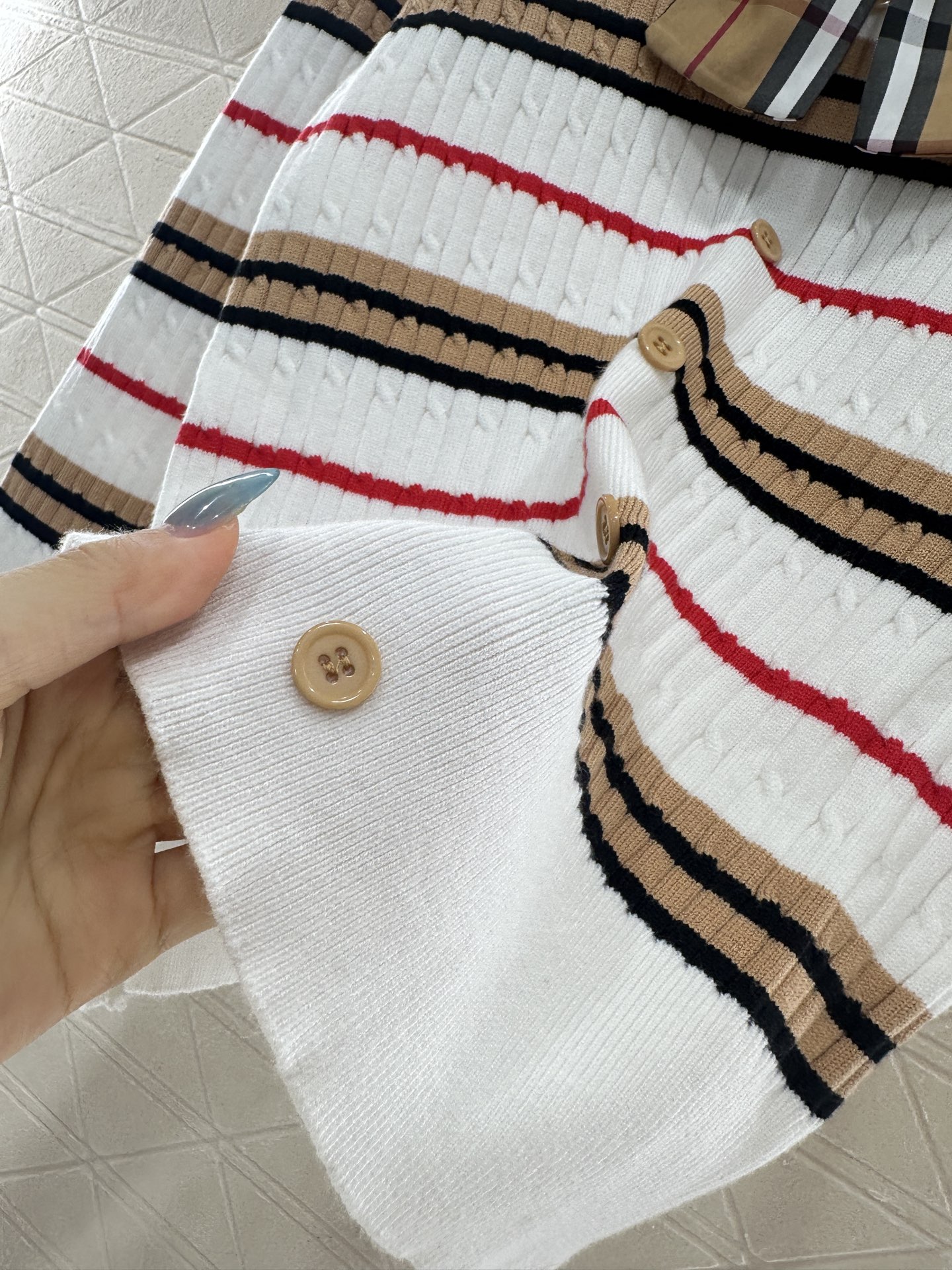 ♥BBR*♥2025新品上架 翻领蝴蝶结格纹开衫定制YB羊毛纱线织造，细腻柔软，弹力十足，翻领针织开衫毛