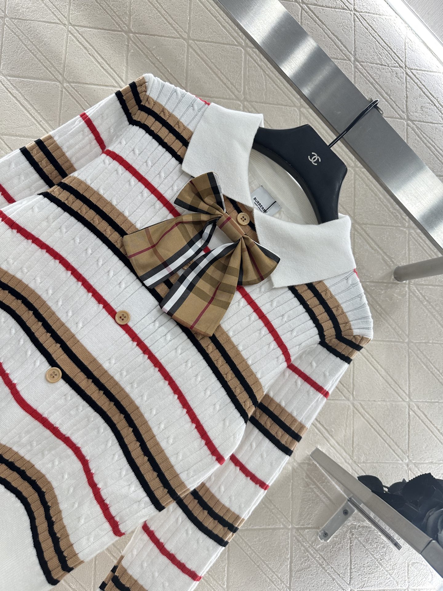 ♥BBR*♥2025新品上架 翻领蝴蝶结格纹开衫定制YB羊毛纱线织造，细腻柔软，弹力十足，翻领针织开衫毛