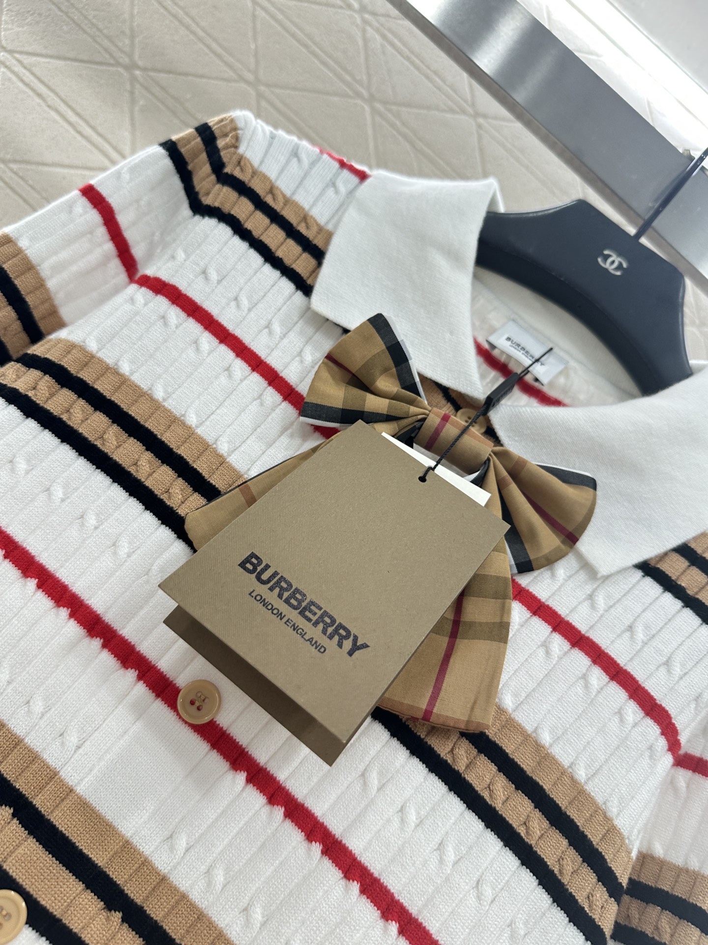 ♥BBR*♥2025新品上架 翻领蝴蝶结格纹开衫定制YB羊毛纱线织造，细腻柔软，弹力十足，翻领针织开衫毛