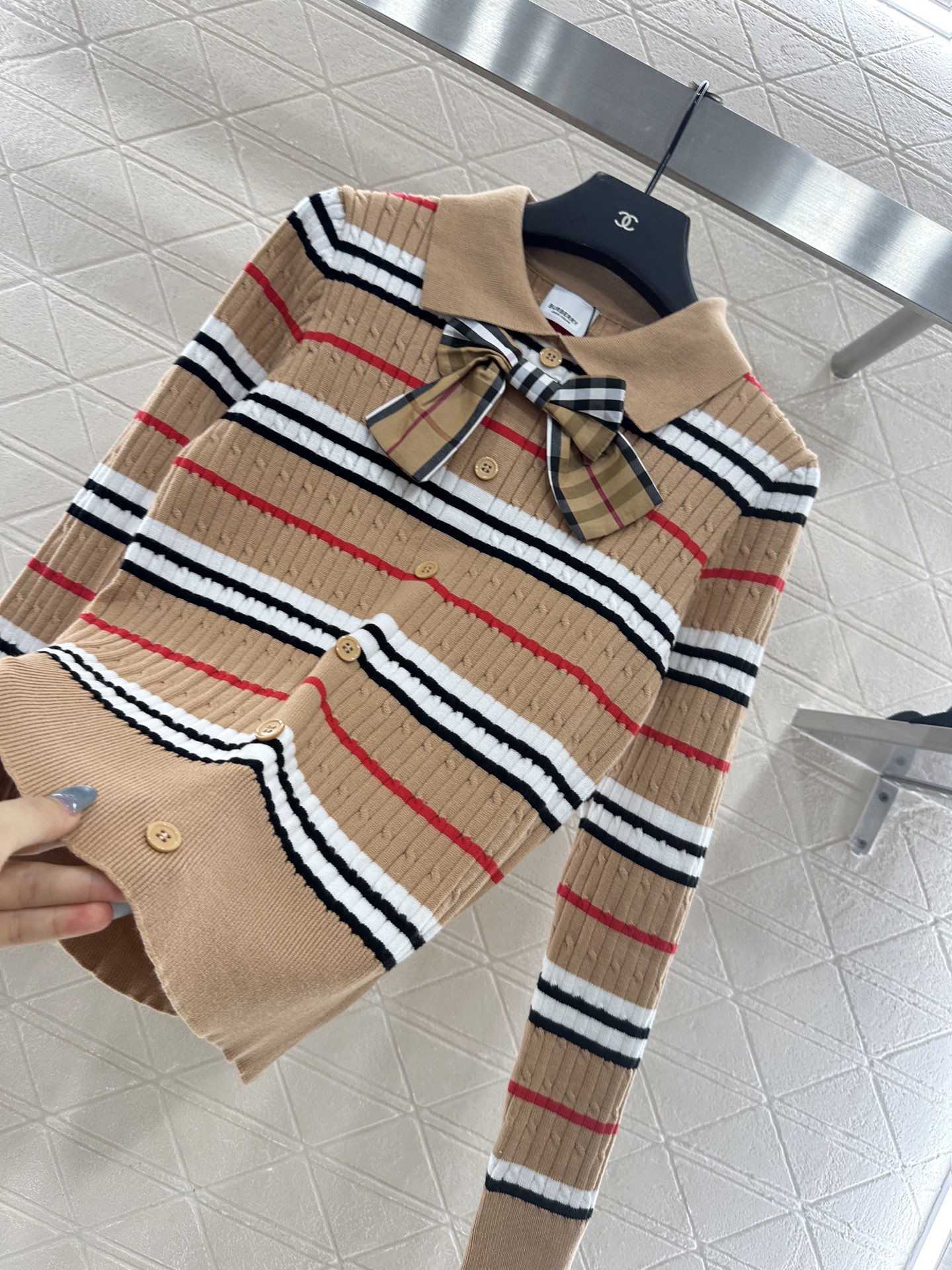 ♥BBR*♥2025新品上架 翻领蝴蝶结格纹开衫定制YB羊毛纱线织造，细腻柔软，弹力十足，翻领针织开衫毛