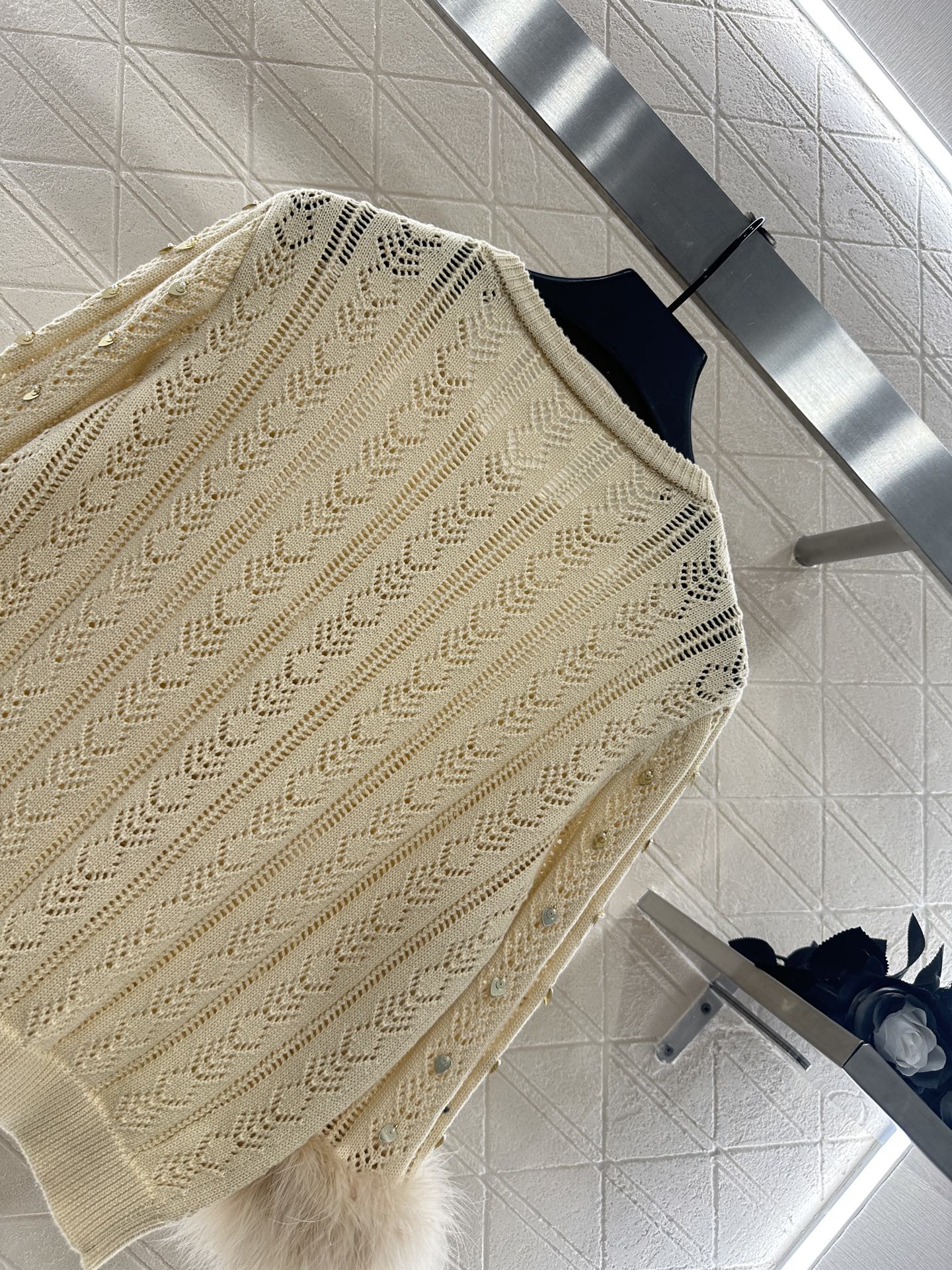 ♥Valentin*♥2025新品上架 重工羽毛订珠亮片针织开衫定制YB羊l棉毛纱线织造，柔软舒适，洋气