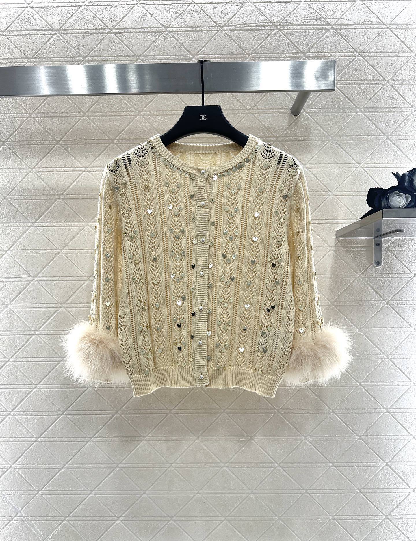 ♥Valentin*♥2025新品上架 重工羽毛订珠亮片针织开衫定制YB羊l棉毛纱线织造，柔软舒适，洋气