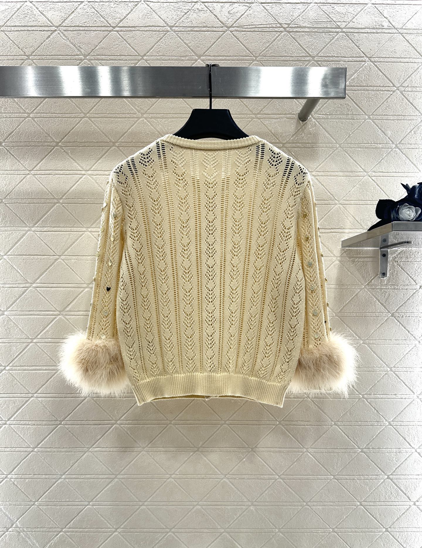 ♥Valentin*♥2025新品上架 重工羽毛订珠亮片针织开衫定制YB羊l棉毛纱线织造，柔软舒适，洋气