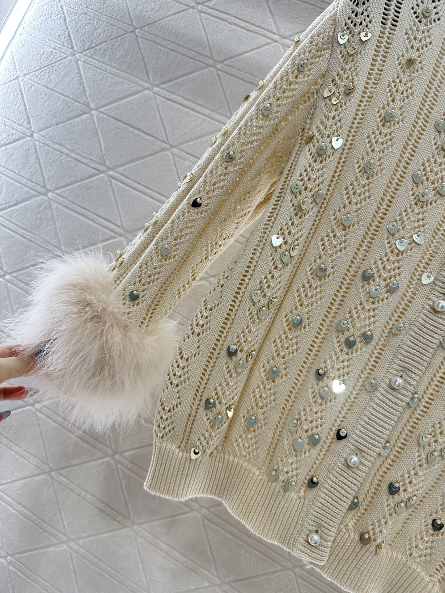 ♥Valentin*♥2025新品上架 重工羽毛订珠亮片针织开衫定制YB羊l棉毛纱线织造，柔软舒适，洋气