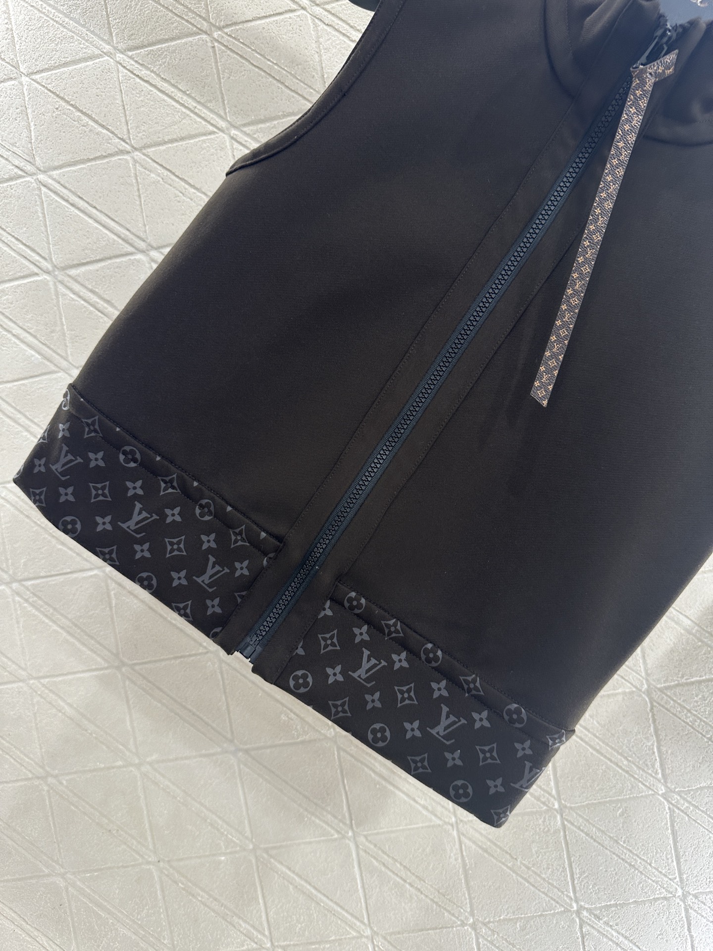 ♥Louis Vuttn*♥2024新品上架 拉链马甲长裤套装定制YB进口弹力材质，质感光泽，弹力舒适，