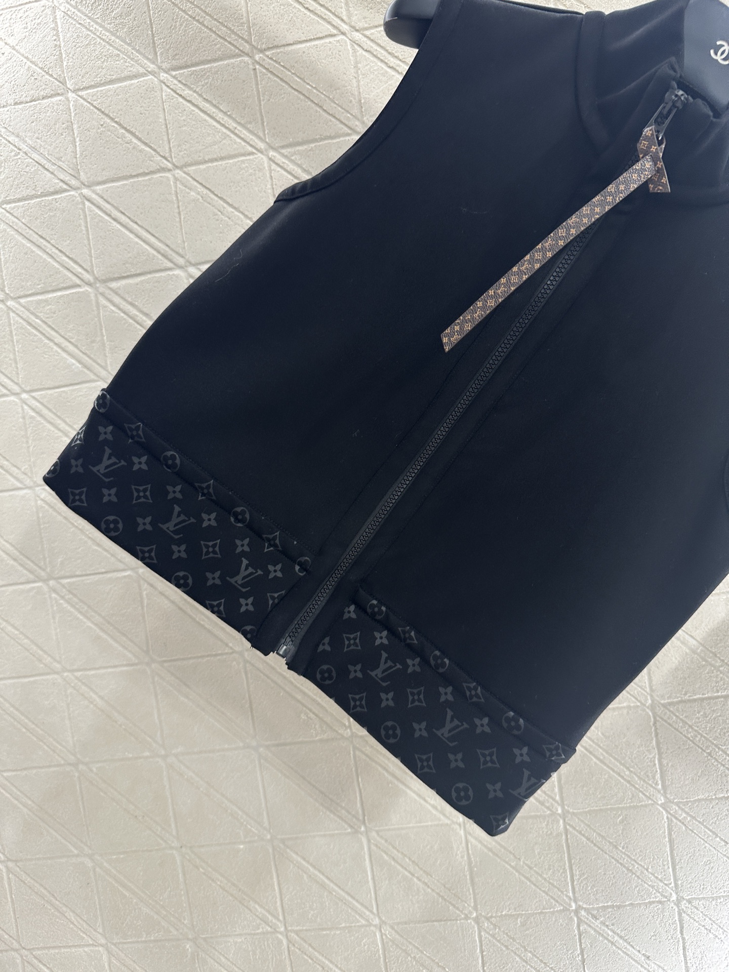 ♥Louis Vuttn*♥2024新品上架 拉链马甲长裤套装定制YB进口弹力材质，质感光泽，弹力舒适，