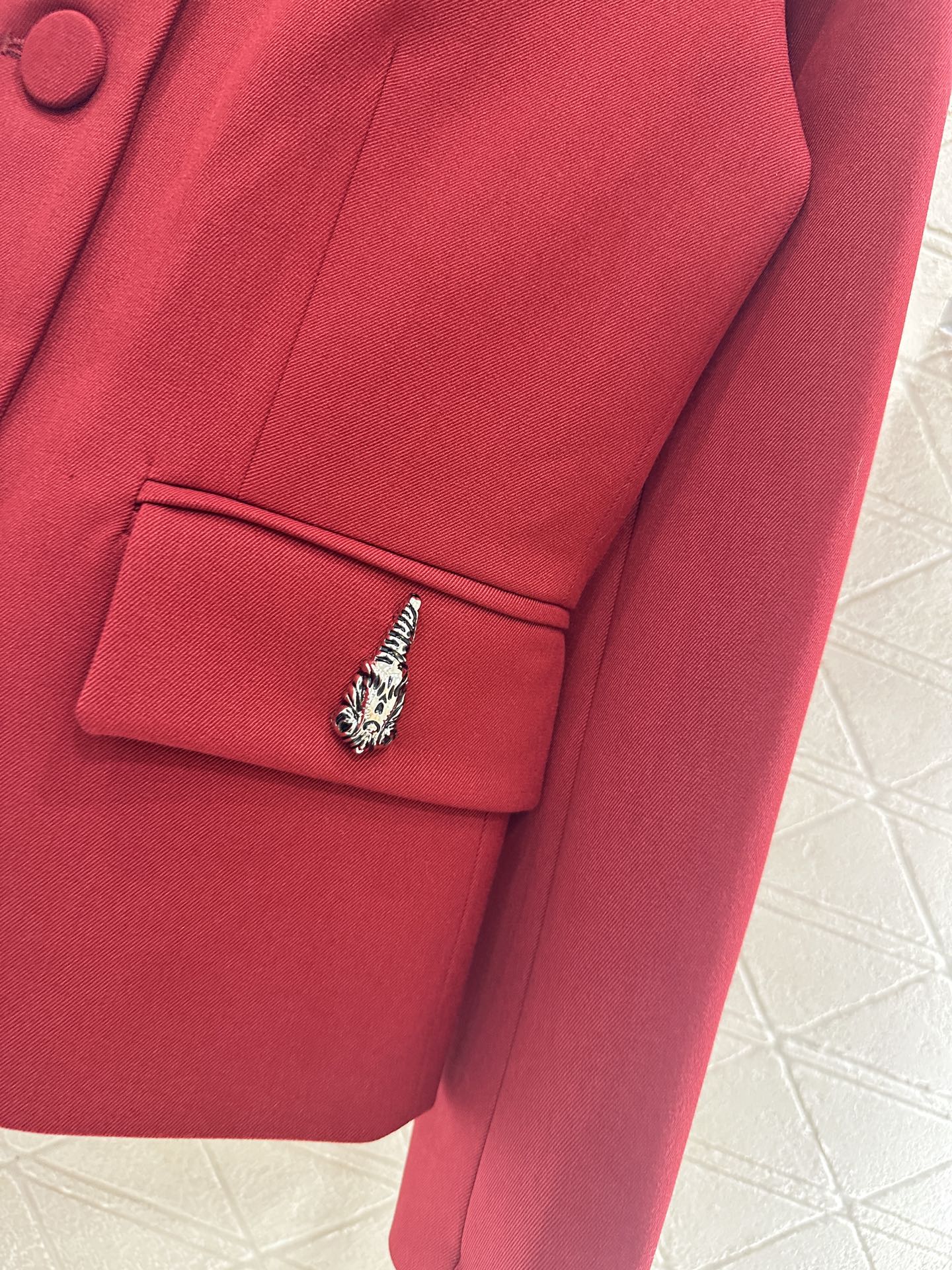 ♥Gucc*♥2025新品上架定制YB进口精仿羊毛混纺材质，质感高级，挺括有型，翻领正肩西装外套搭配短裤