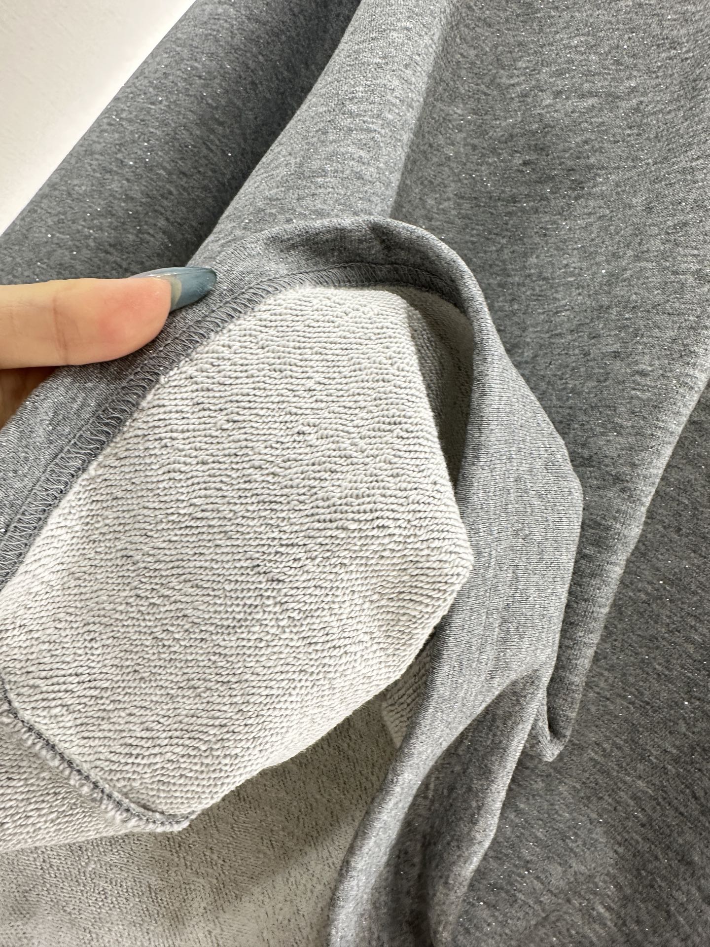 ♥Alexander wan*♥2025新品上架 细闪连帽字母卫衣定制YB原生全棉材质，柔软亲肤，久洗不