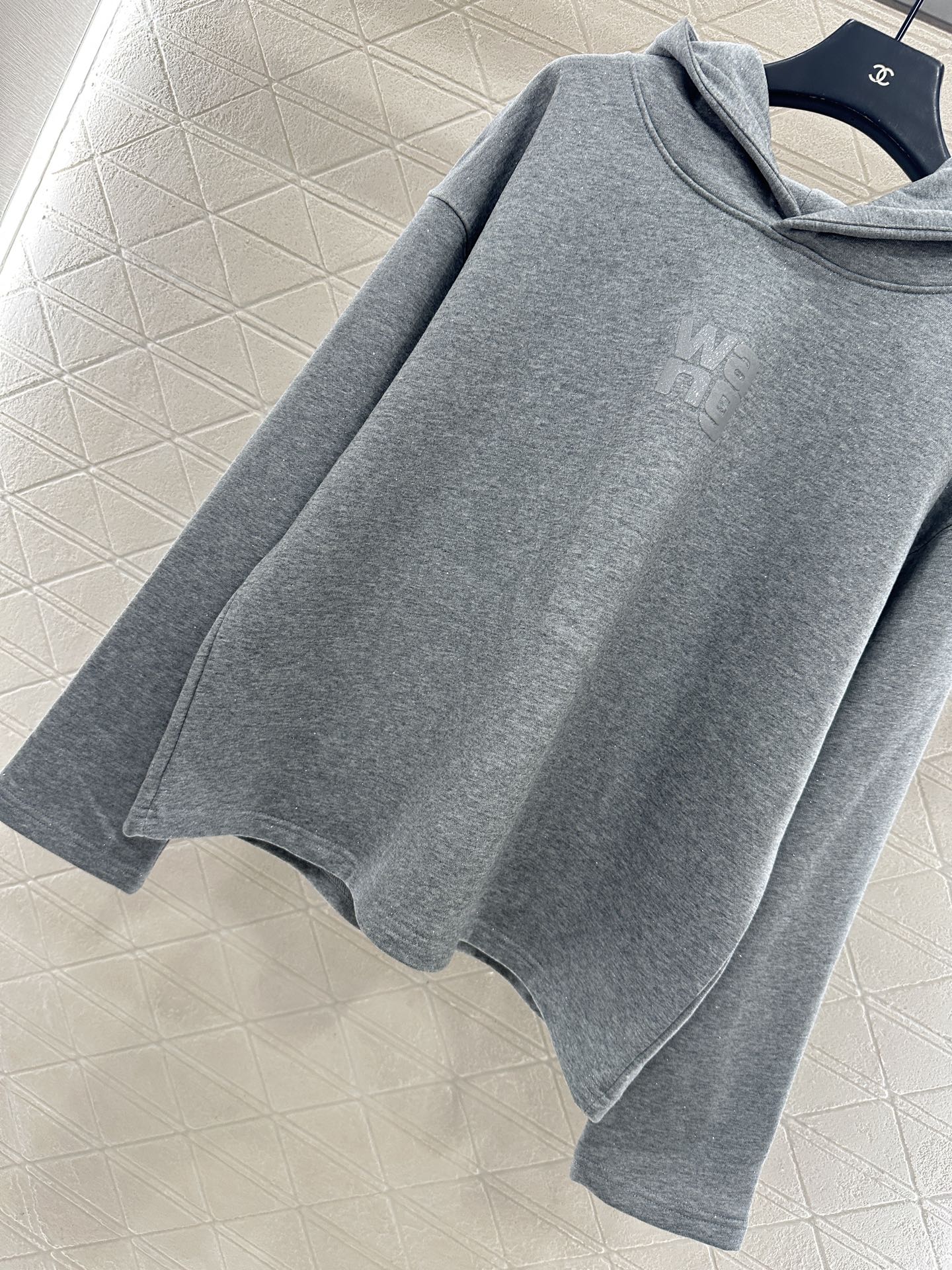 ♥Alexander wan*♥2025新品上架 细闪连帽字母卫衣定制YB原生全棉材质，柔软亲肤，久洗不