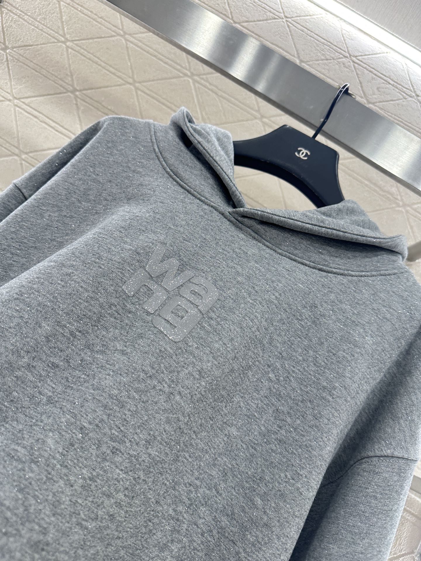 ♥Alexander wan*♥2025新品上架 细闪连帽字母卫衣定制YB原生全棉材质，柔软亲肤，久洗不