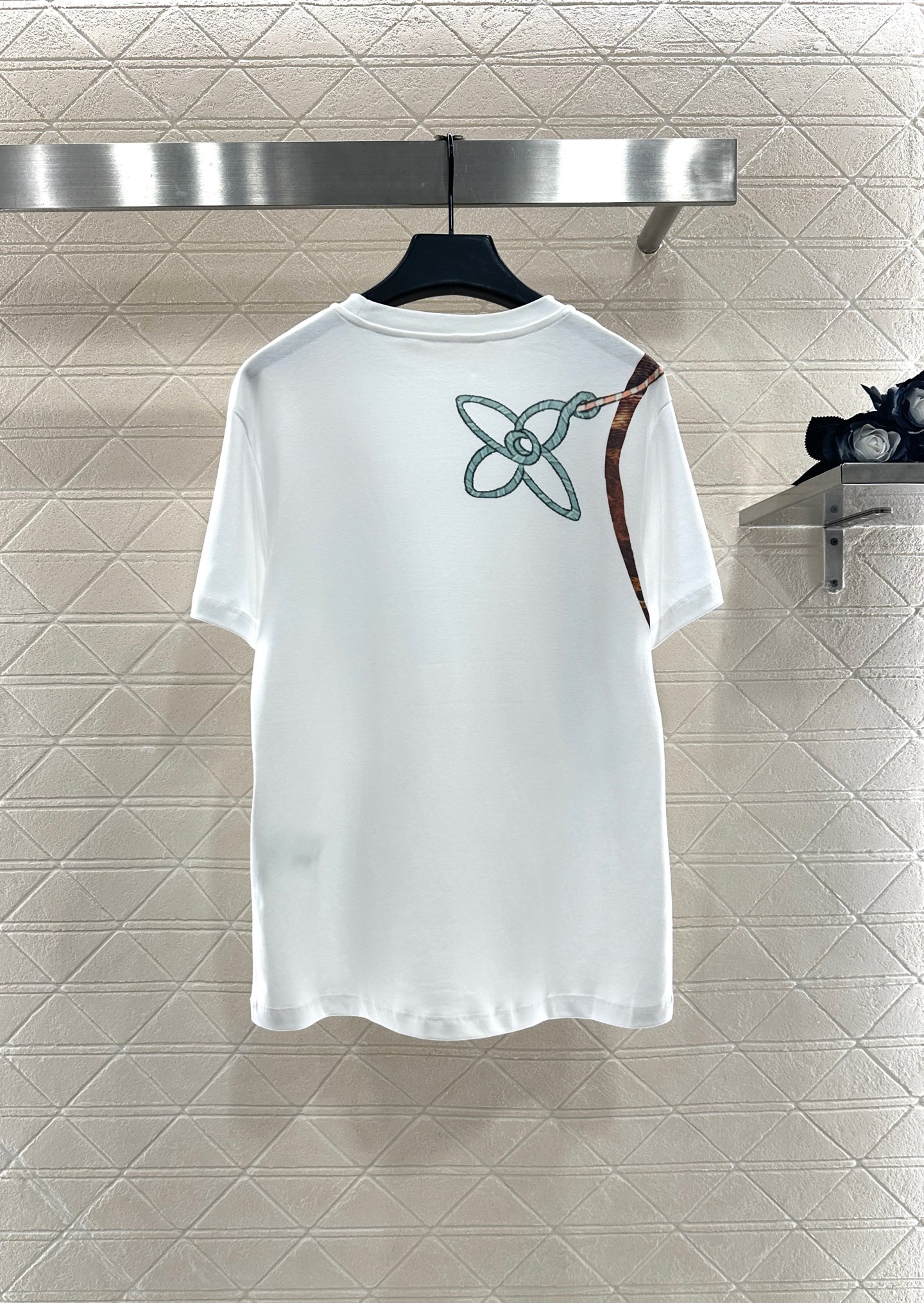 ♥Louis Vuitto*♥2025新品上架 链条圆领印花𝑇𝑒𝑒定制YB斜纹全棉材质，透气舒适，质感十