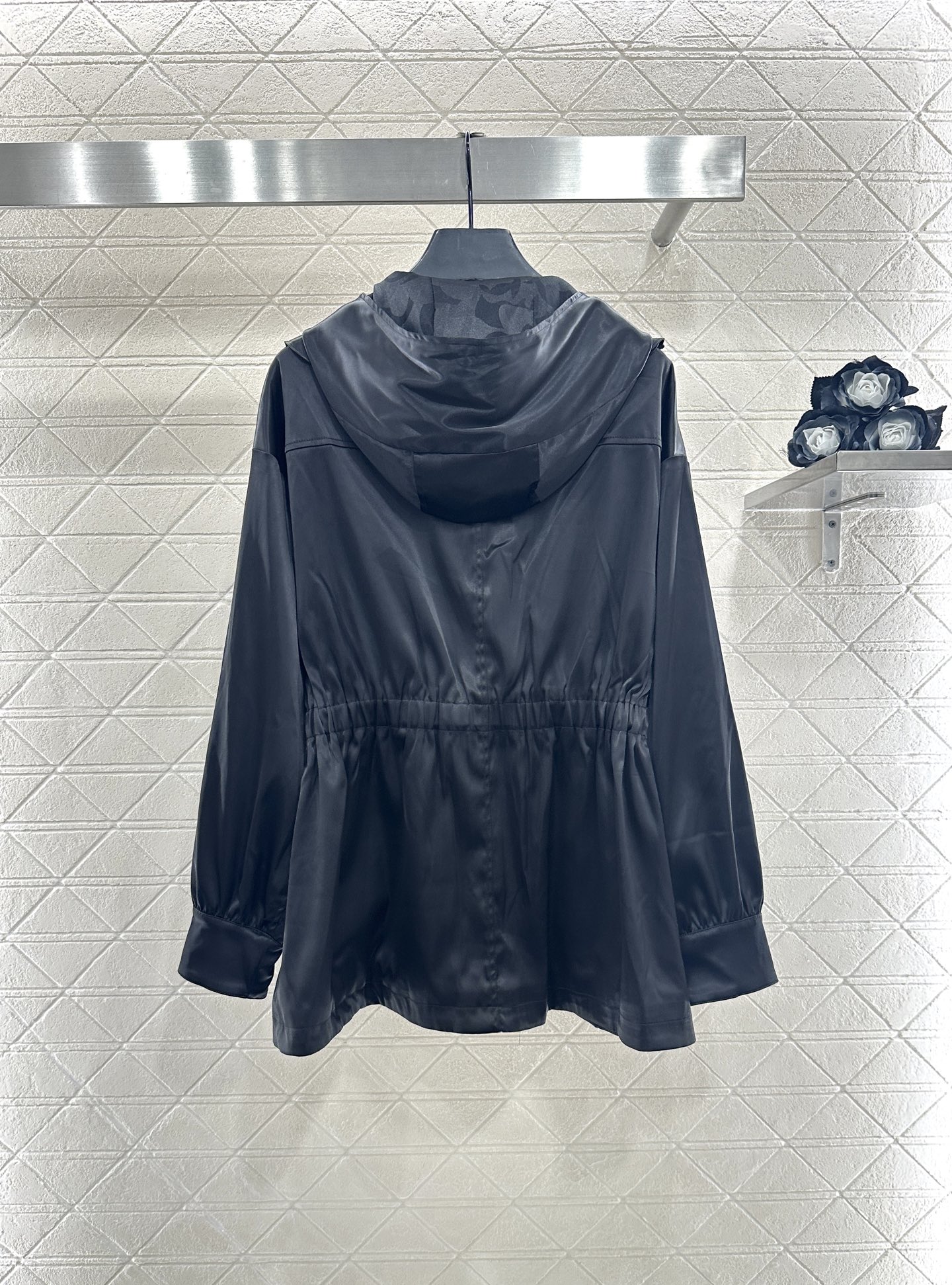 ♥Chane*♥2025新品上架 木耳花边中长款风衣外套定制YB进口重磅真丝材质，质感高级，品相十足，木