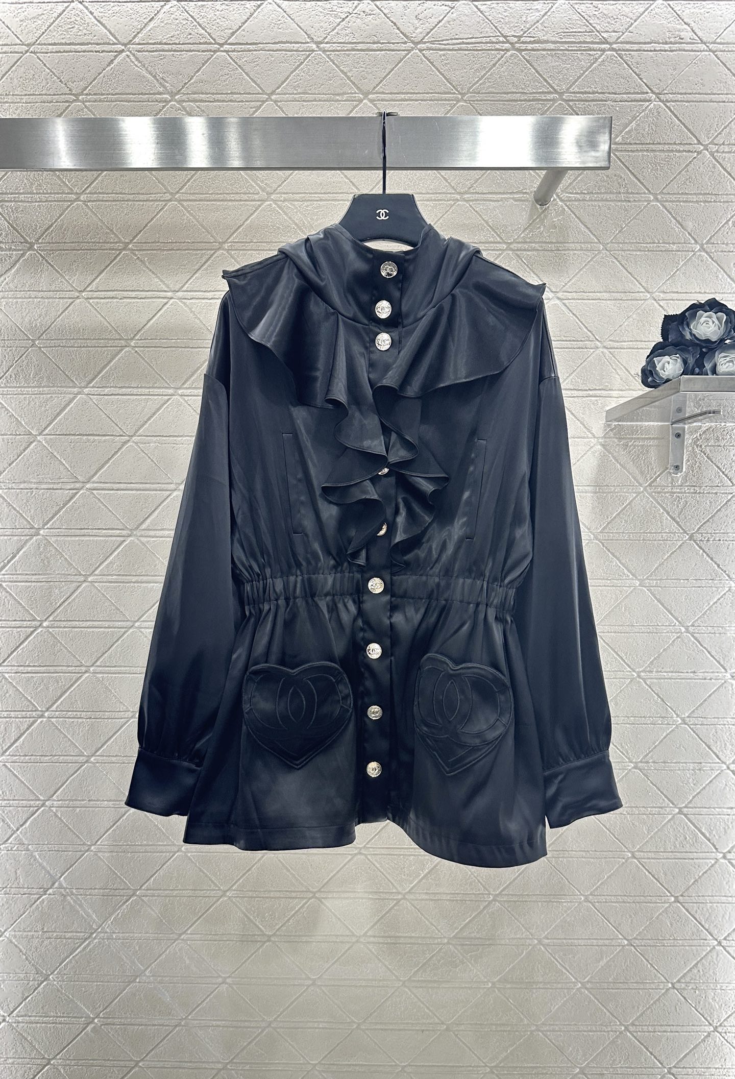 ♥Chane*♥2025新品上架 木耳花边中长款风衣外套定制YB进口重磅真丝材质，质感高级，品相十足，木