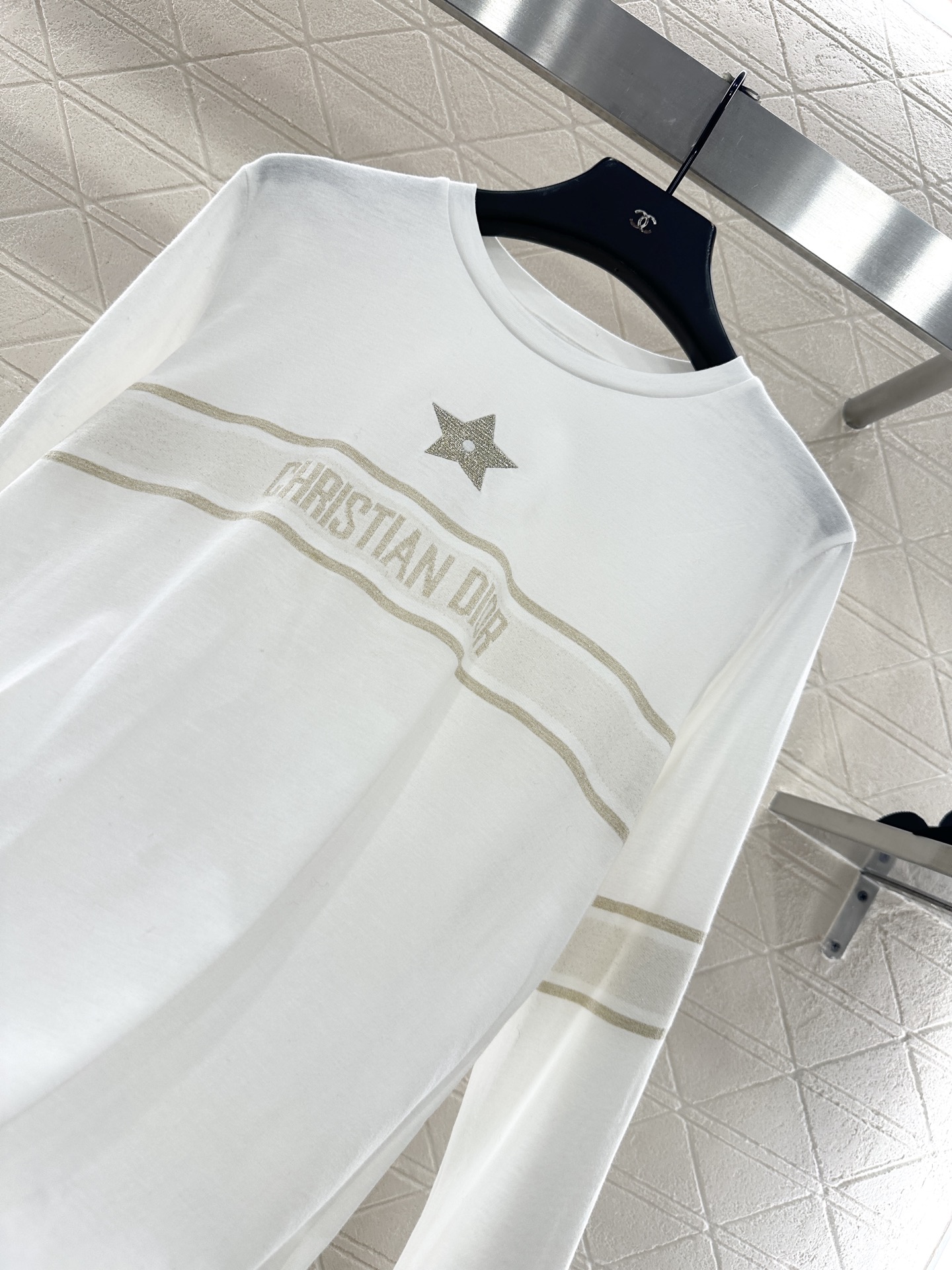 ♥Dio*♥2025新品上架 圆领刺绣字母长袖定制YB斜纹全棉材质，质感舒适，弹力好穿，圆领套头长袖裁剪