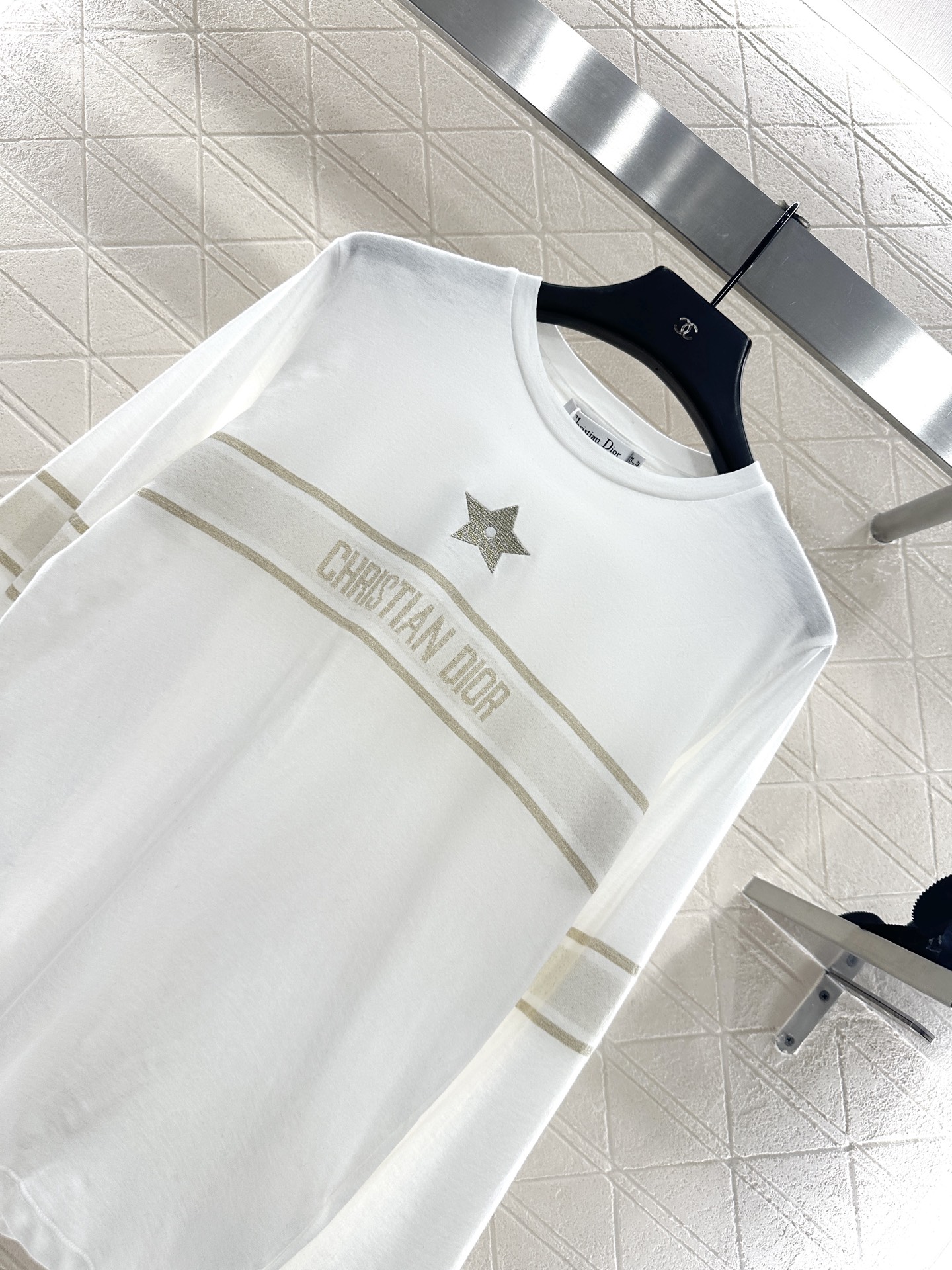 ♥Dio*♥2025新品上架 圆领刺绣字母长袖定制YB斜纹全棉材质，质感舒适，弹力好穿，圆领套头长袖裁剪