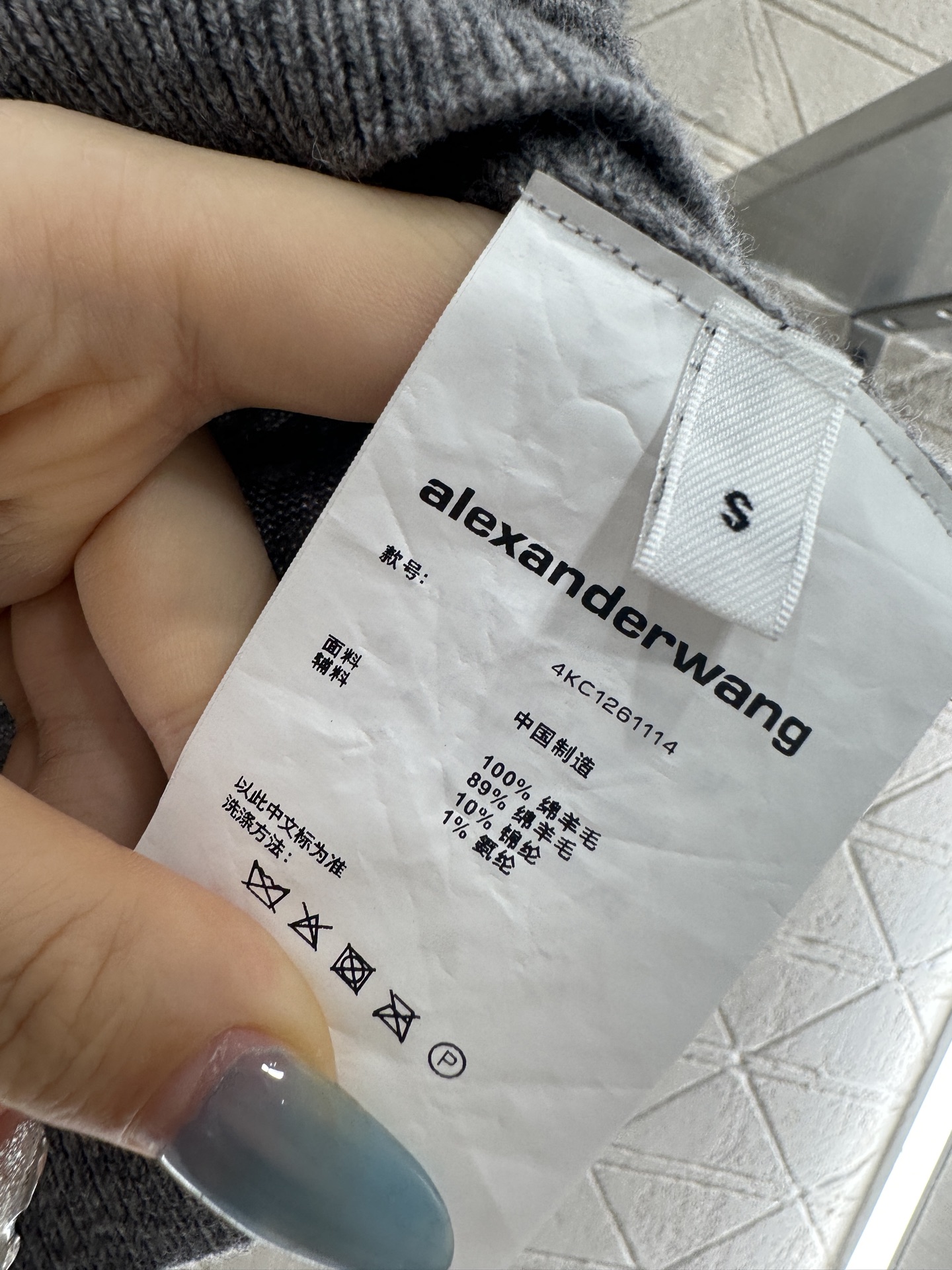 ♥Alexanderwan*♥2025新品上架 套头净版字母针织短袖定制YB羊毛纱线织造，质感高级，舒适