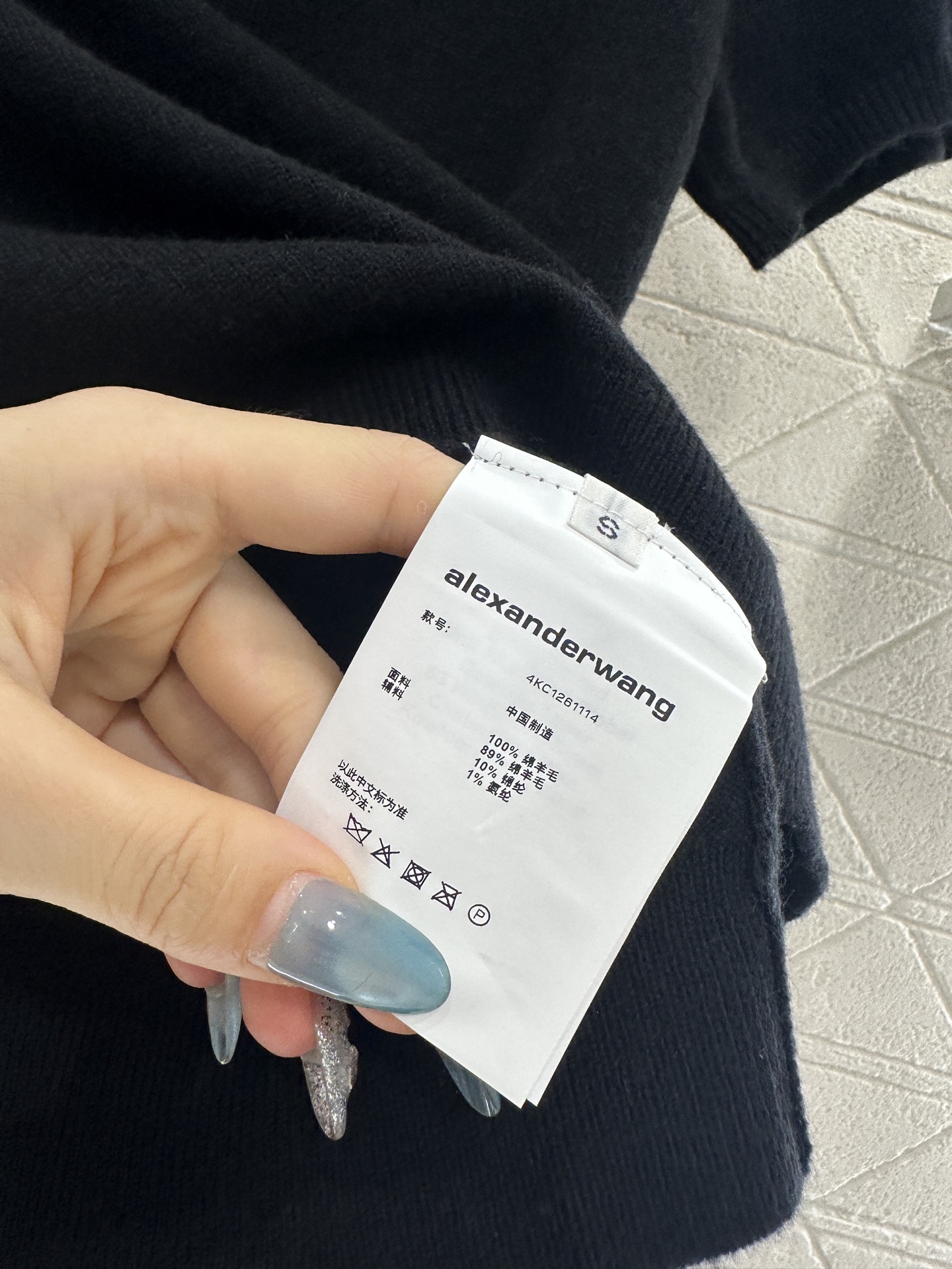 ♥Alexanderwan*♥2025新品上架 套头净版字母针织短袖定制YB羊毛纱线织造，质感高级，舒适