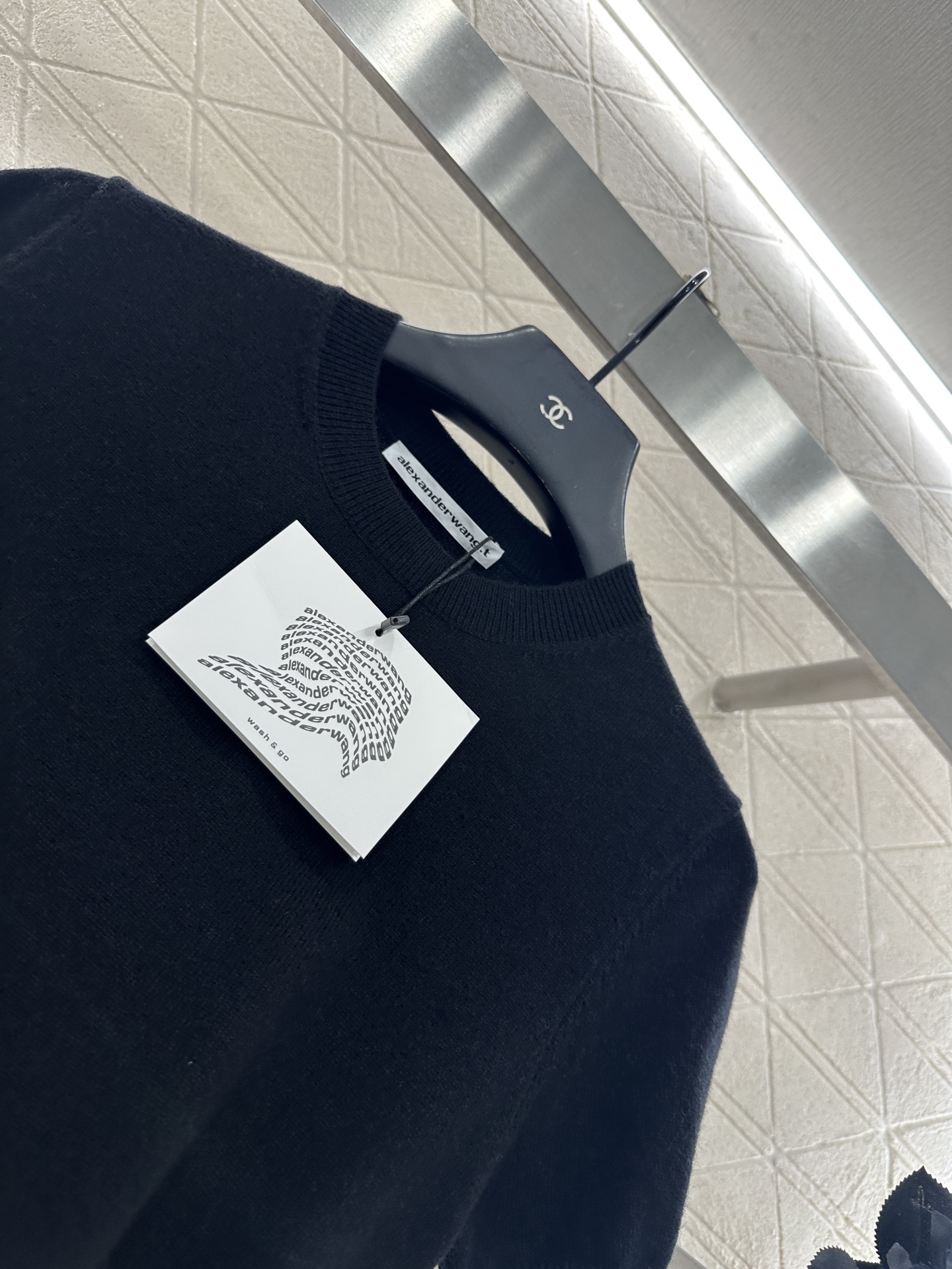 ♥Alexanderwan*♥2025新品上架 套头净版字母针织短袖定制YB羊毛纱线织造，质感高级，舒适