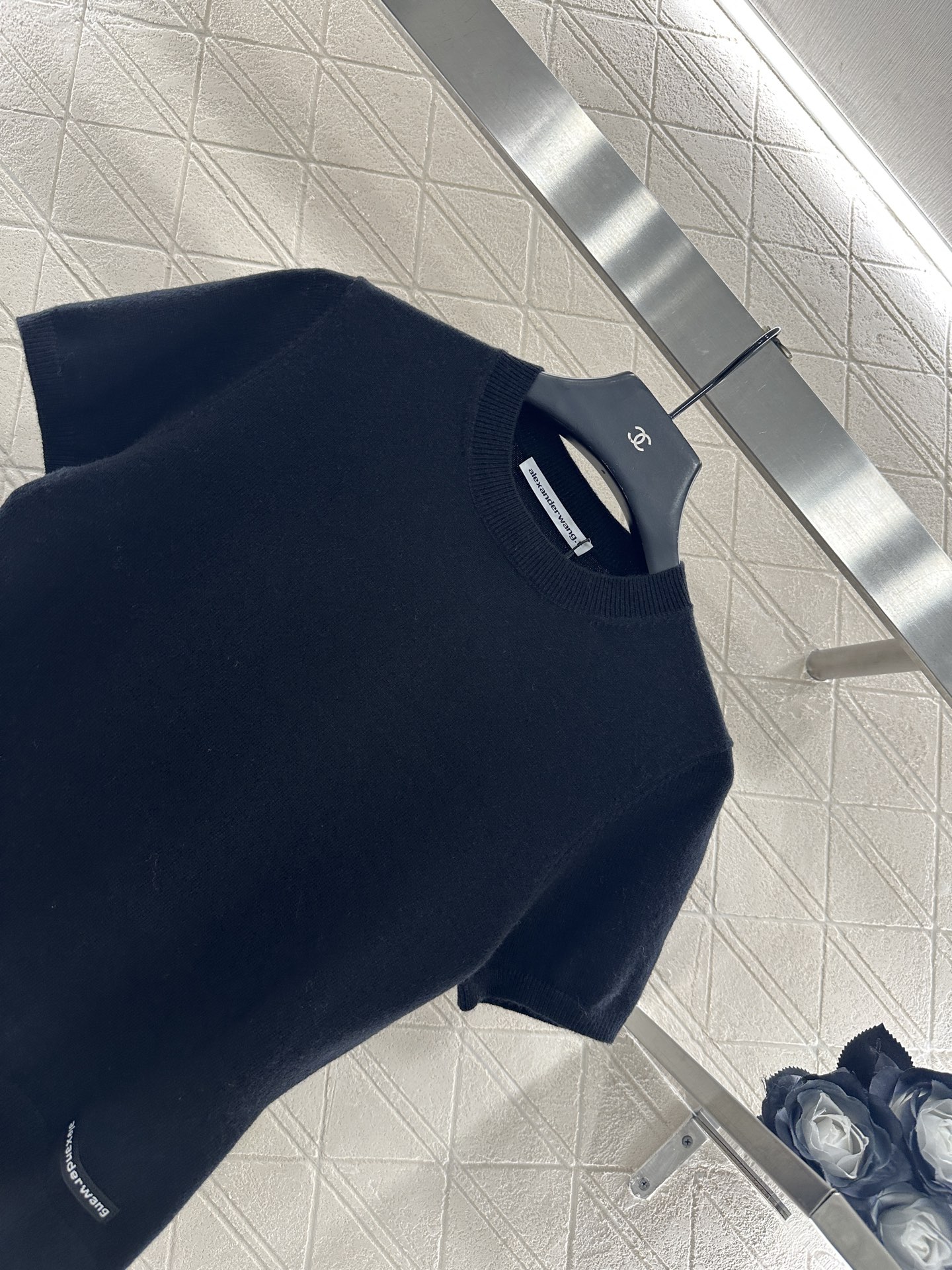 ♥Alexanderwan*♥2025新品上架 套头净版字母针织短袖定制YB羊毛纱线织造，质感高级，舒适