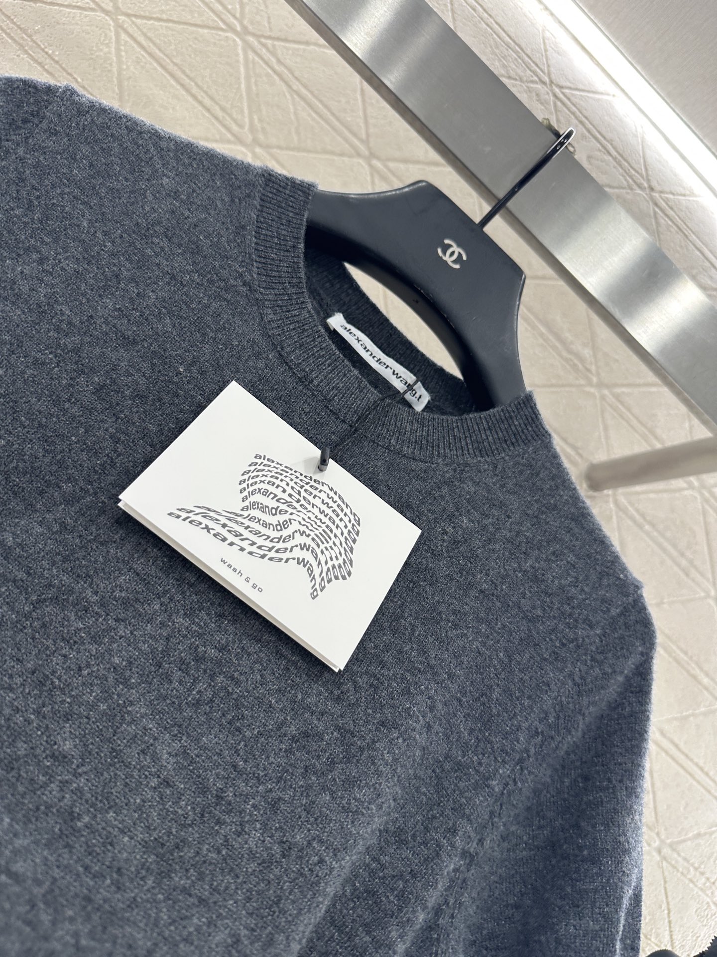 ♥Alexanderwan*♥2025新品上架 套头净版字母针织短袖定制YB羊毛纱线织造，质感高级，舒适