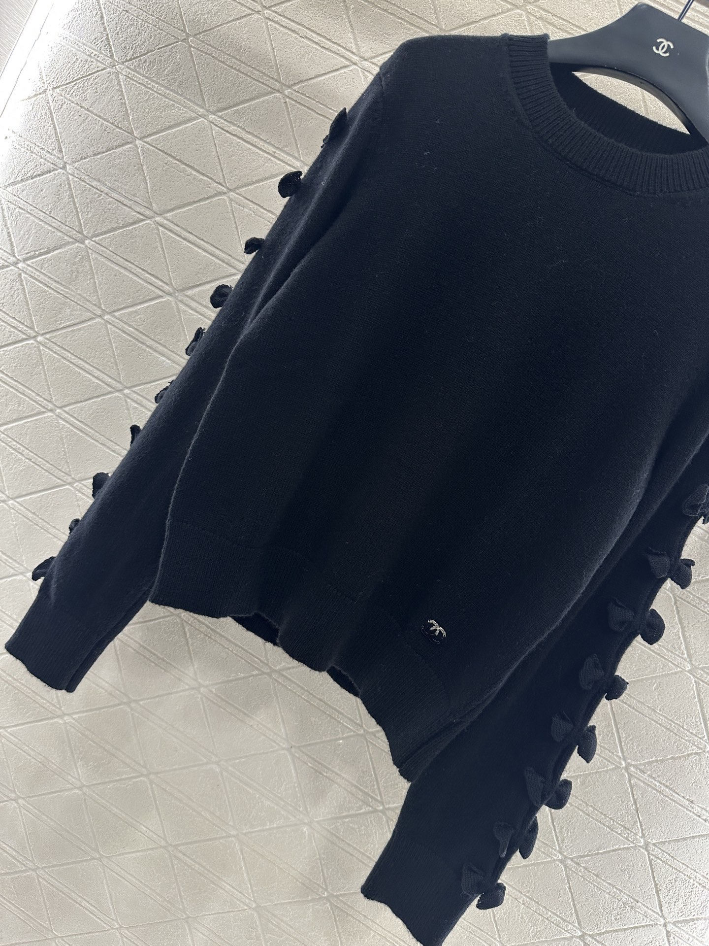 ♥Chane*♥2025新品上架 素色蝴蝶结针织毛衣定制YB羊绒纱线织造，质感光泽，柔软亲肤，长袖针织套