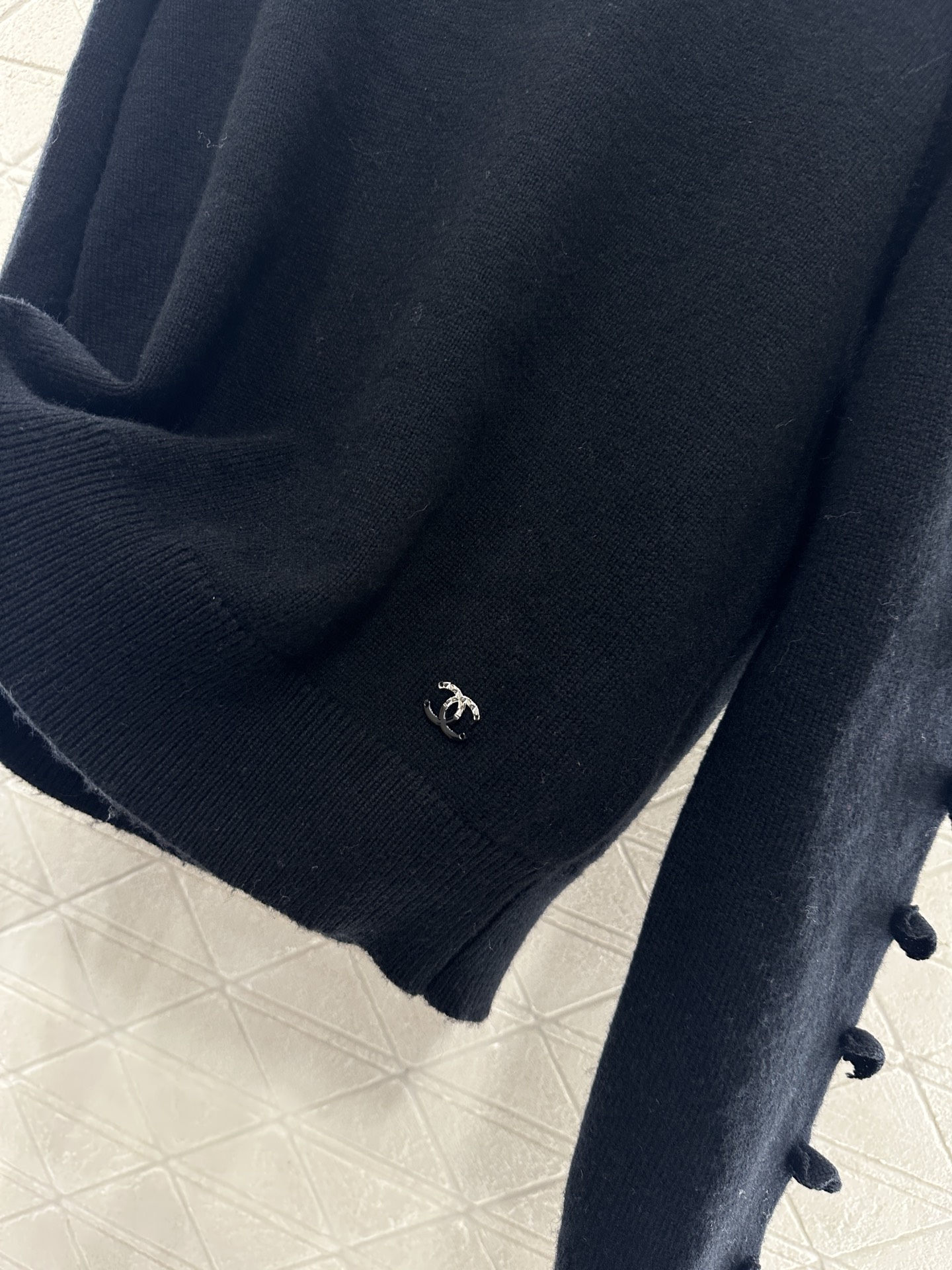 ♥Chane*♥2025新品上架 素色蝴蝶结针织毛衣定制YB羊绒纱线织造，质感光泽，柔软亲肤，长袖针织套