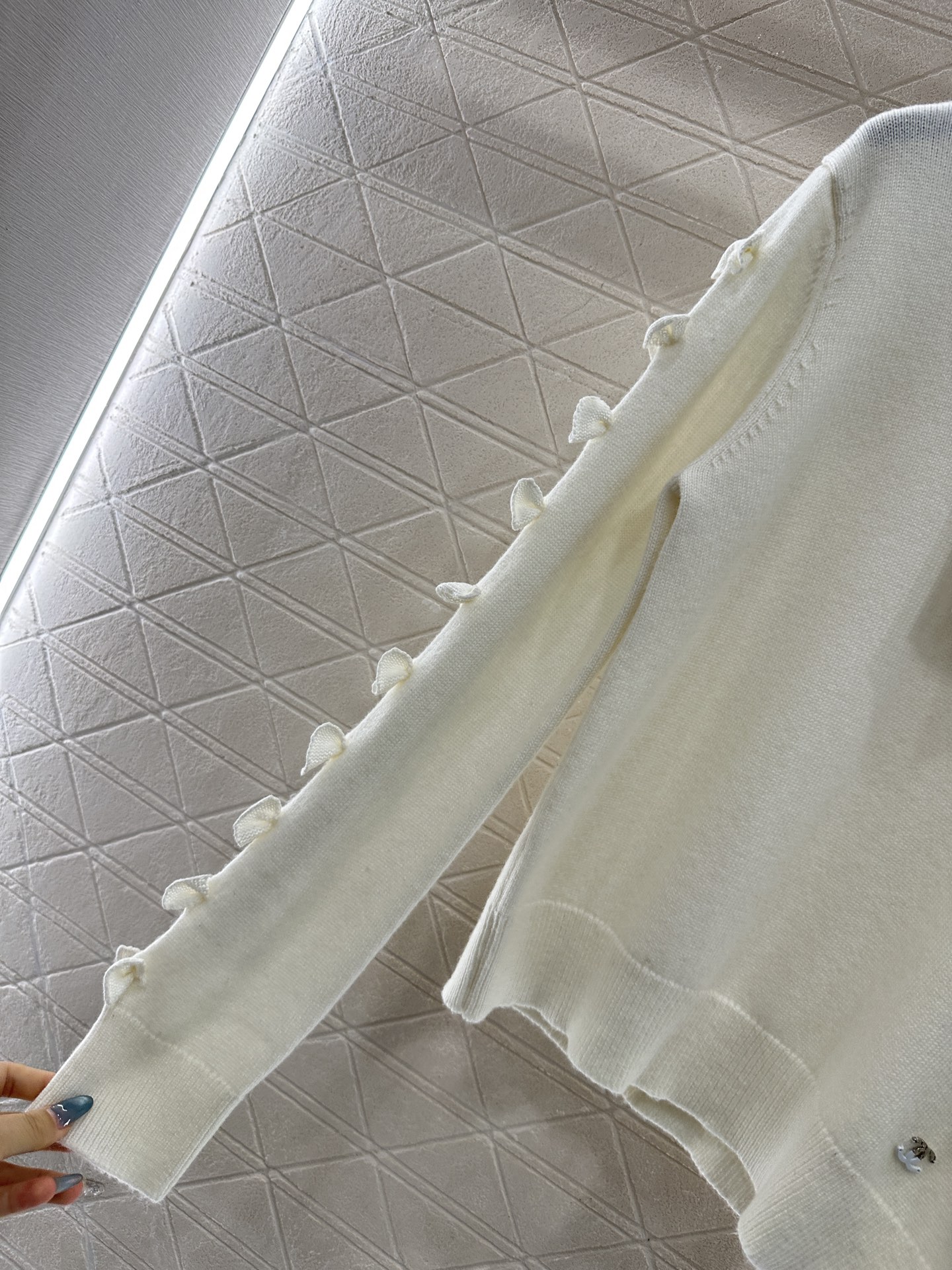 ♥Chane*♥2025新品上架 素色蝴蝶结针织毛衣定制YB羊绒纱线织造，质感光泽，柔软亲肤，长袖针织套