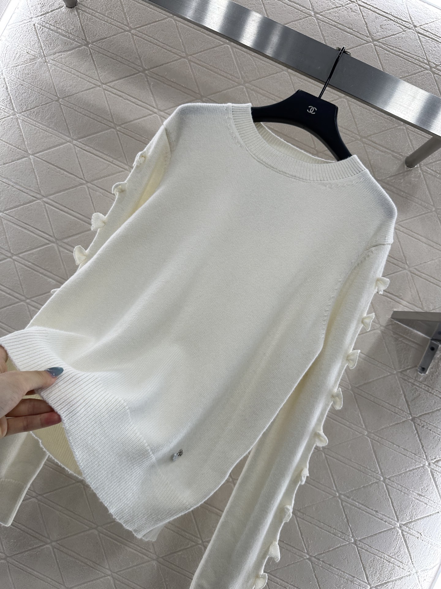 ♥Chane*♥2025新品上架 素色蝴蝶结针织毛衣定制YB羊绒纱线织造，质感光泽，柔软亲肤，长袖针织套