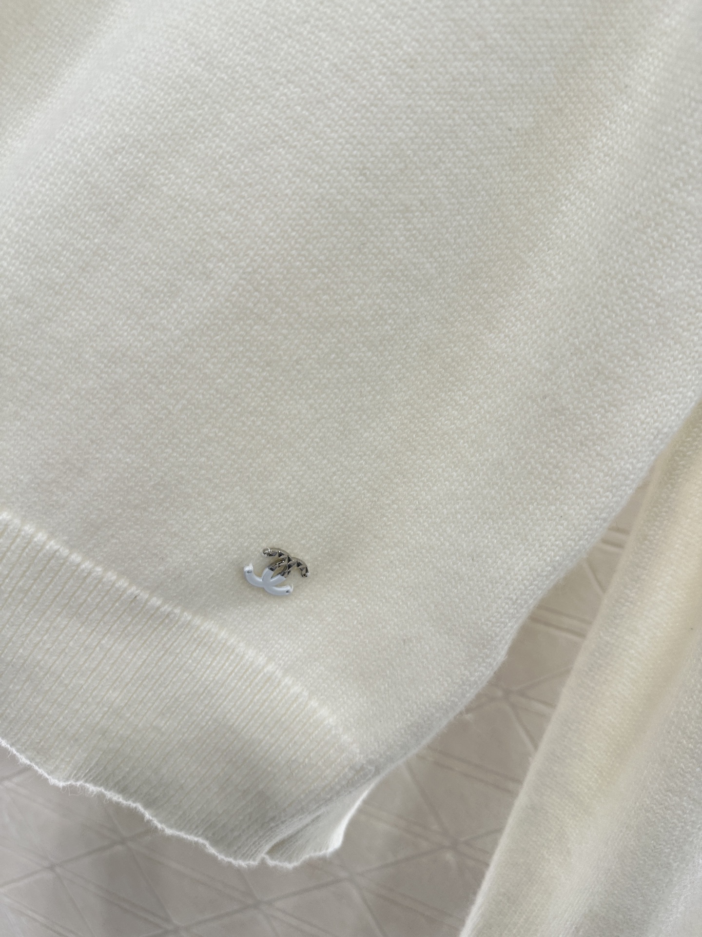 ♥Chane*♥2025新品上架 素色蝴蝶结针织毛衣定制YB羊绒纱线织造，质感光泽，柔软亲肤，长袖针织套