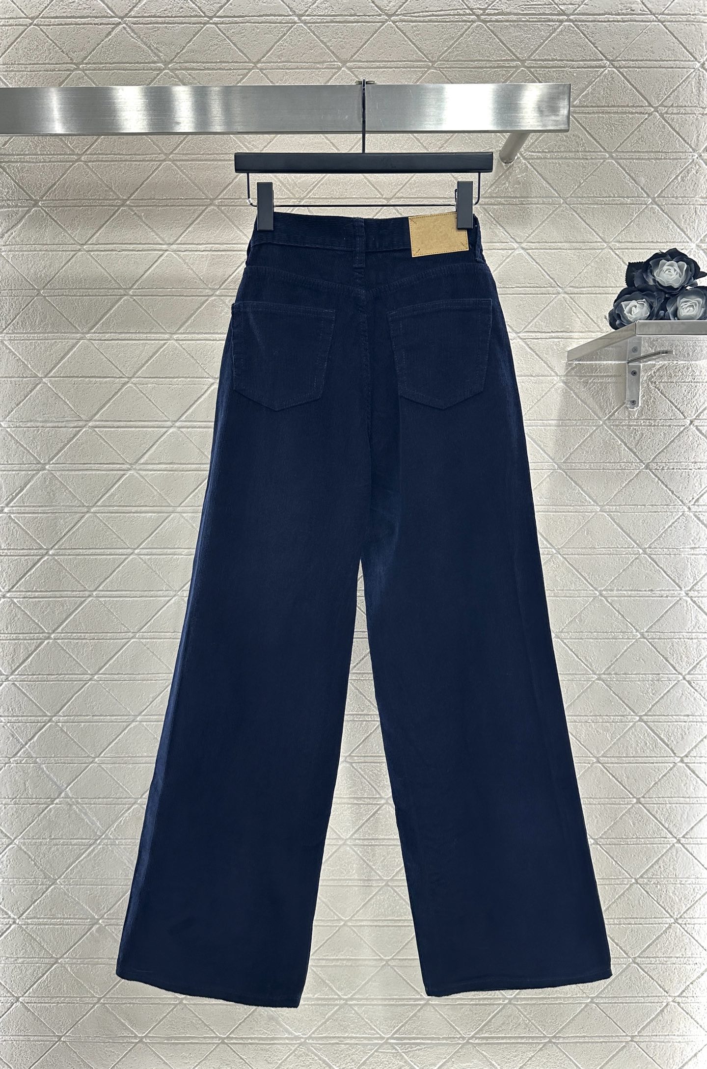 ♥Celin*♥2025新品上架 灯芯绒阔腿长裤定制YB灯芯绒面料，透气性佳，柔软亲肤，高腰系扣对称口袋