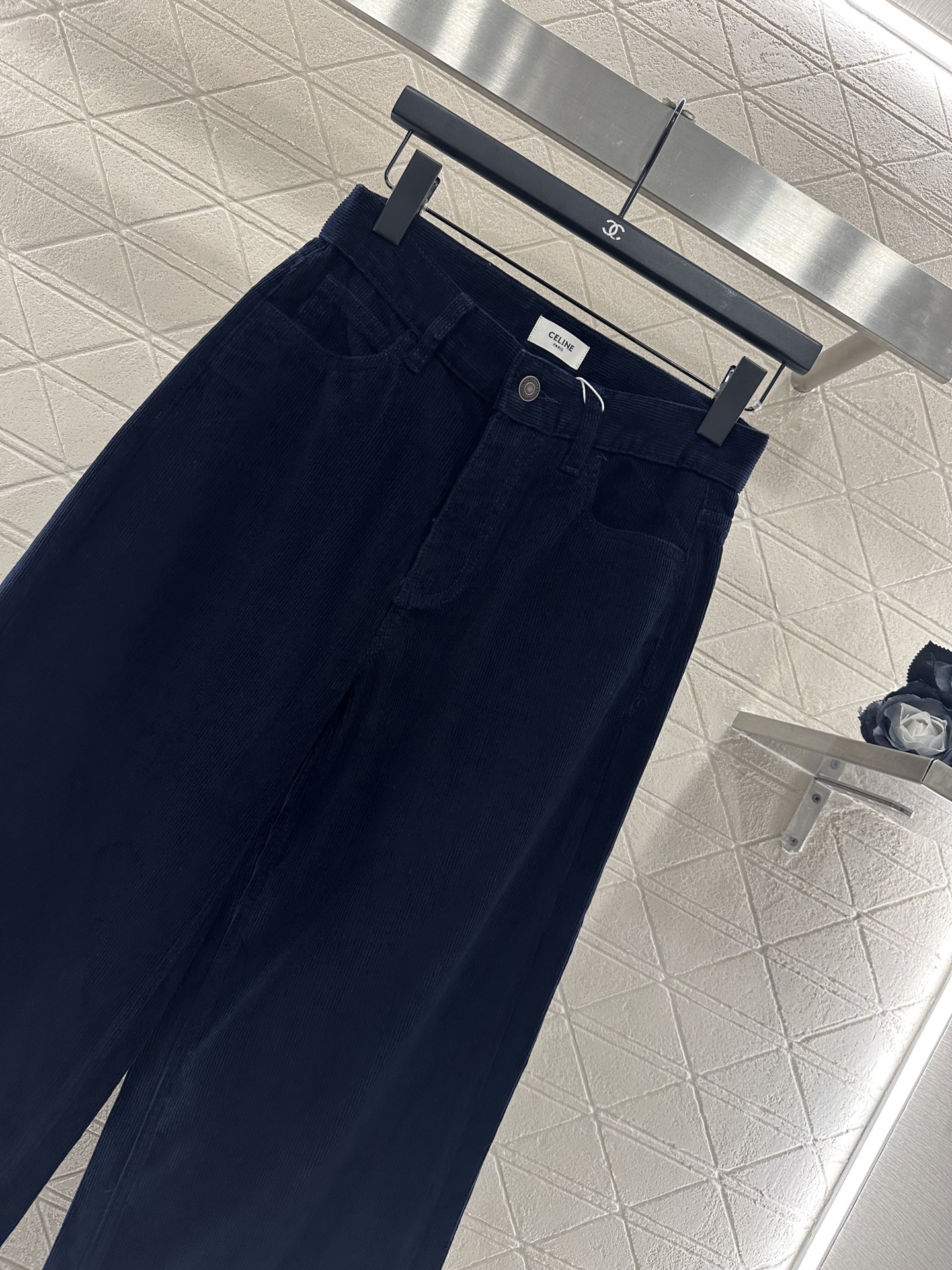 ♥Celin*♥2025新品上架 灯芯绒阔腿长裤定制YB灯芯绒面料，透气性佳，柔软亲肤，高腰系扣对称口袋