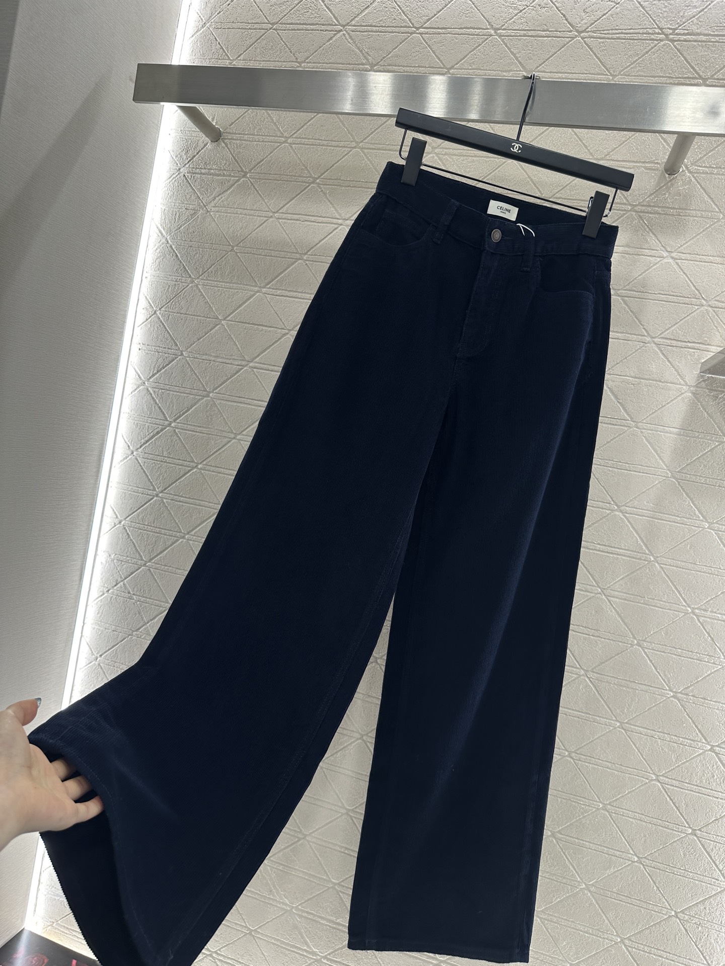 ♥Celin*♥2025新品上架 灯芯绒阔腿长裤定制YB灯芯绒面料，透气性佳，柔软亲肤，高腰系扣对称口袋