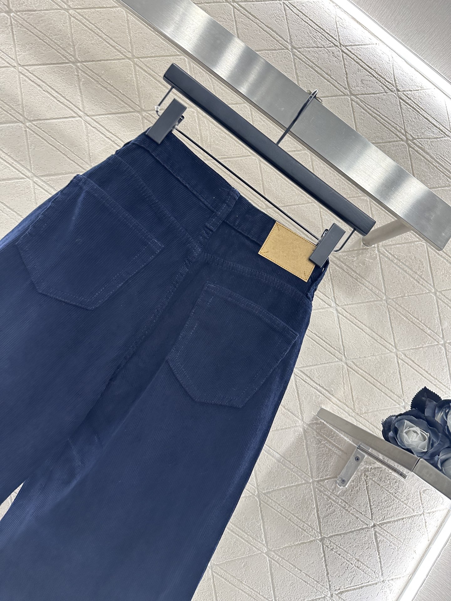 ♥Celin*♥2025新品上架 灯芯绒阔腿长裤定制YB灯芯绒面料，透气性佳，柔软亲肤，高腰系扣对称口袋