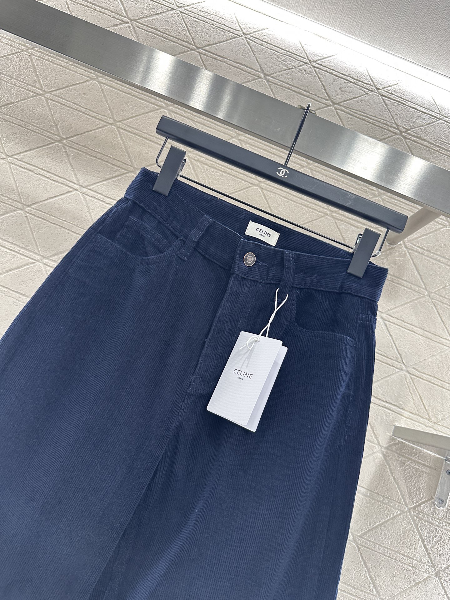 ♥Celin*♥2025新品上架 灯芯绒阔腿长裤定制YB灯芯绒面料，透气性佳，柔软亲肤，高腰系扣对称口袋